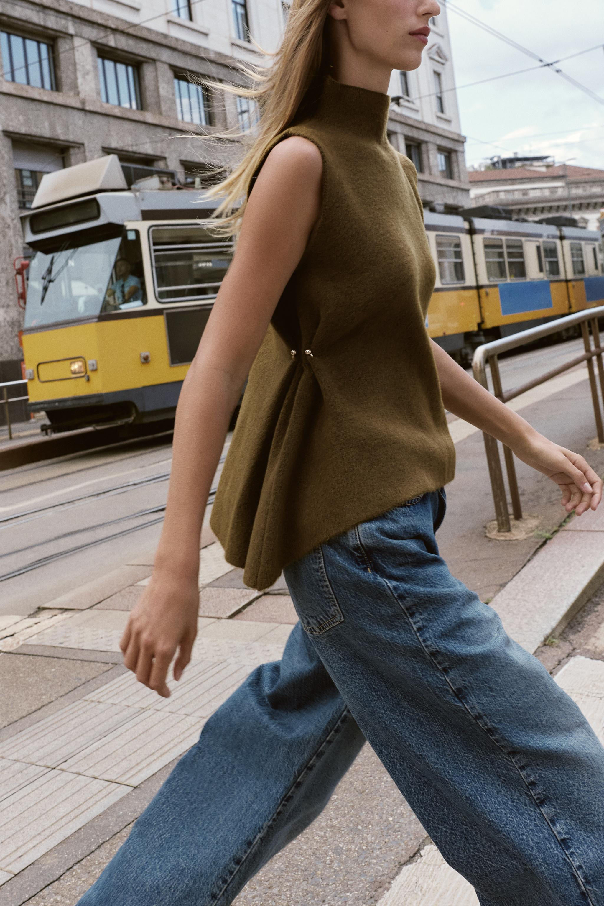 ASYMMETRIC KNIT TOP WITH SIDE APPLIQUÉS | Zara US