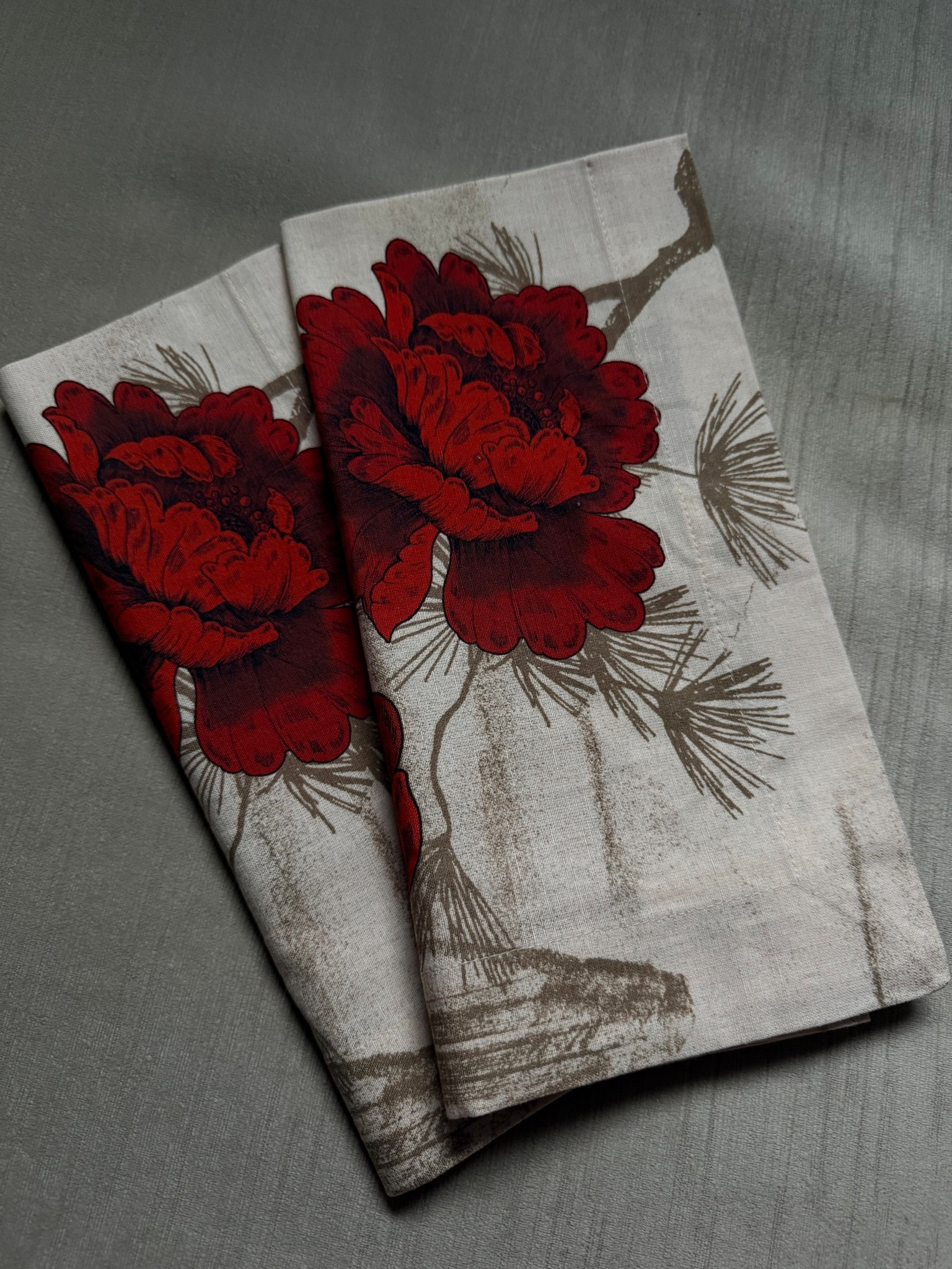 These beautiful floral cotton/linen napkins are on sale! The set of 4 isn’t on sale, but the singles are.

I bought them for Lunar New Year, but these can also be used for Valentine’s Day, spring or fall gatherings.

Comes with a matching 120” table runner — make sure to measure your table as it’s the only size available. 

Such a beautiful print to use when hosting!

#LTKHome #LTKSaleAlert