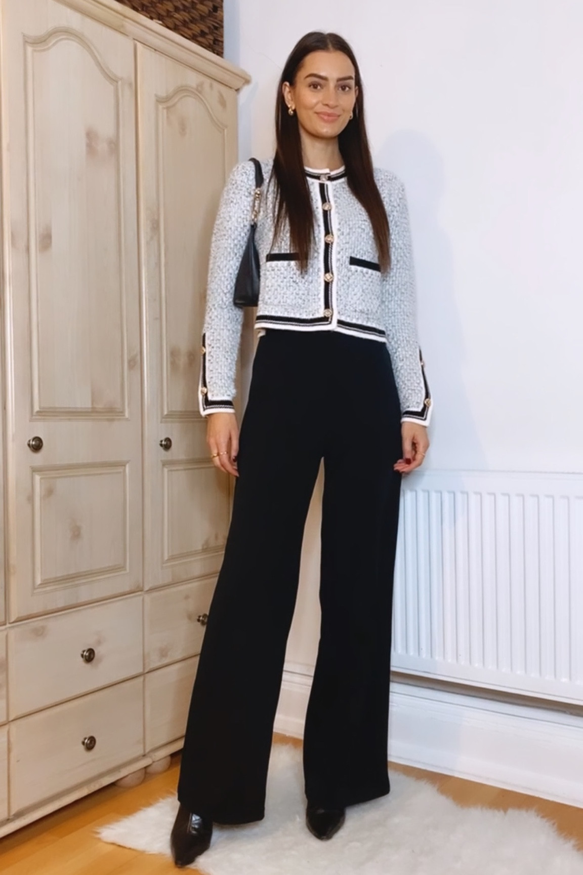 Workwear outfit inspiration
Blue cardigan, black wide leg trousers, black ankle boots, shoulder bag

#LTKworkwear #LTKSeasonal