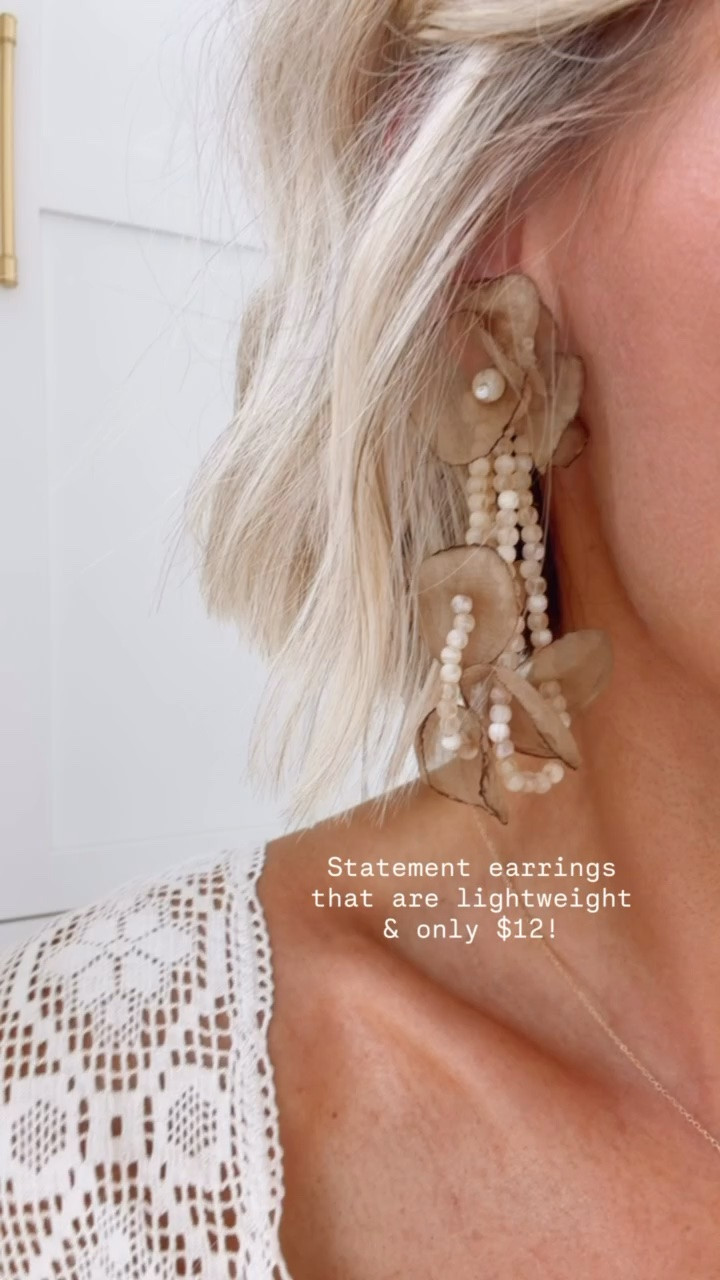 Cannot get over the price of these earrings 😍 so fun for summer!

Loverly Grey, Target find, Target fashion, statement earrings, beaded earrings, statement jewelry, floral earrings