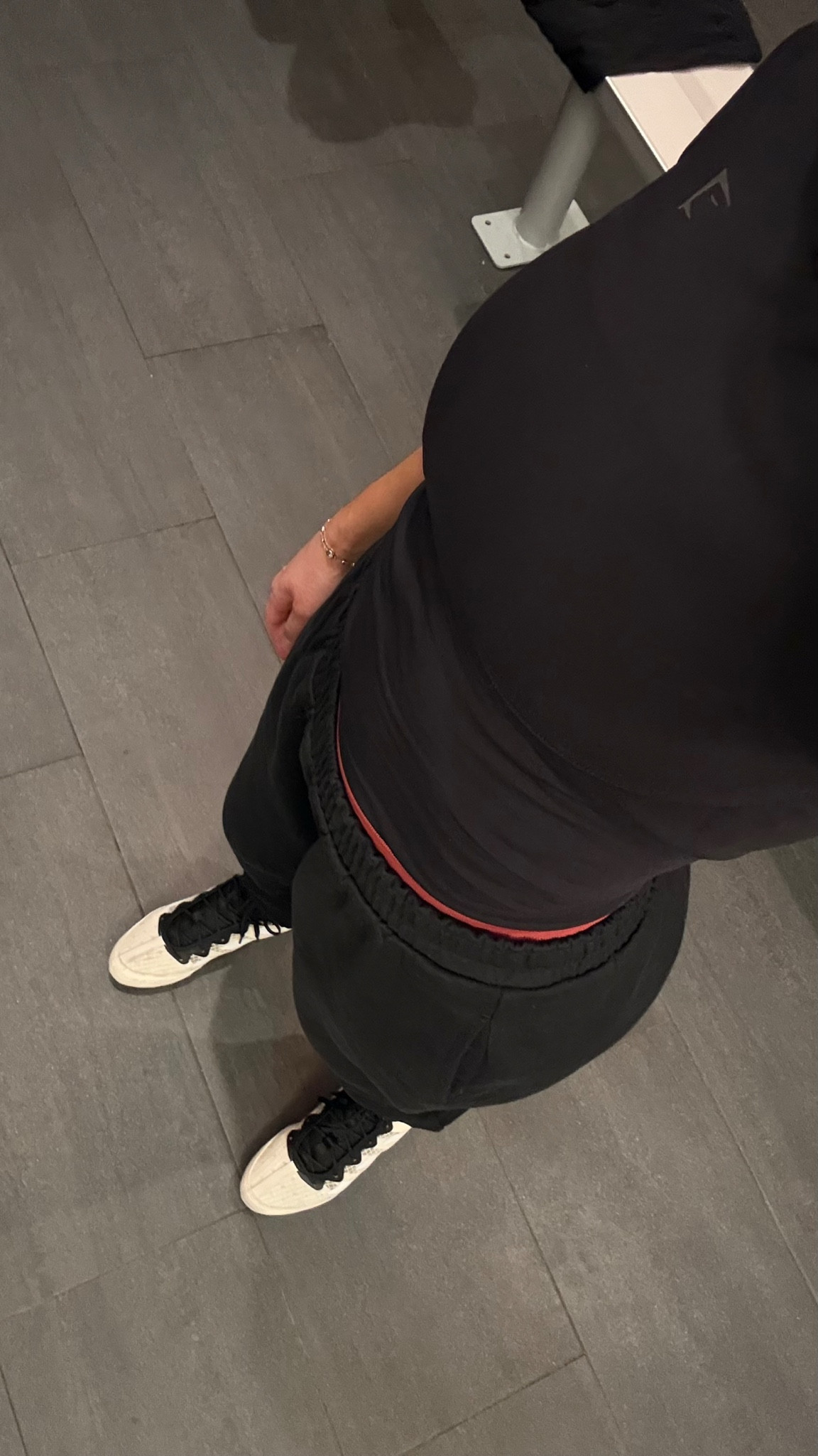 Effortless gym basics 🤍 comfy joggers + boxing trainers = my go-to boxing uniform. Linked my favorite staples that actually hold up during training.


#LTKselfcare #LTKgrwm #LTKfitnessgoals