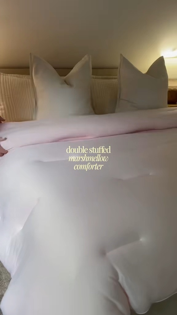 fluffiest comforter that feels like sleeping on a cloud! 💖✨☁️ 

mellow comforter, fluffy bedding, cozy bedding
