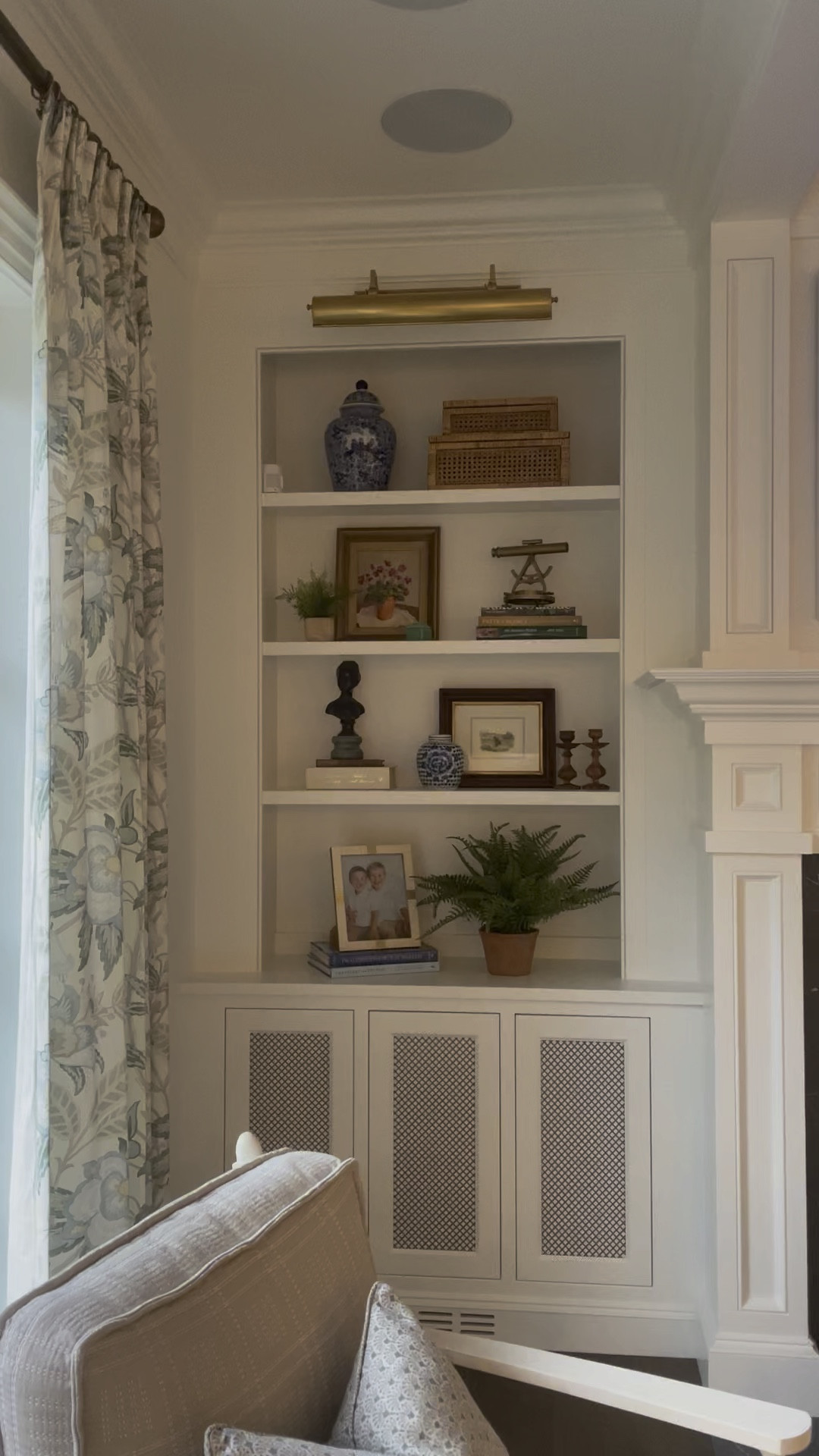 Picture lights over bookcase! 

#LTKhome