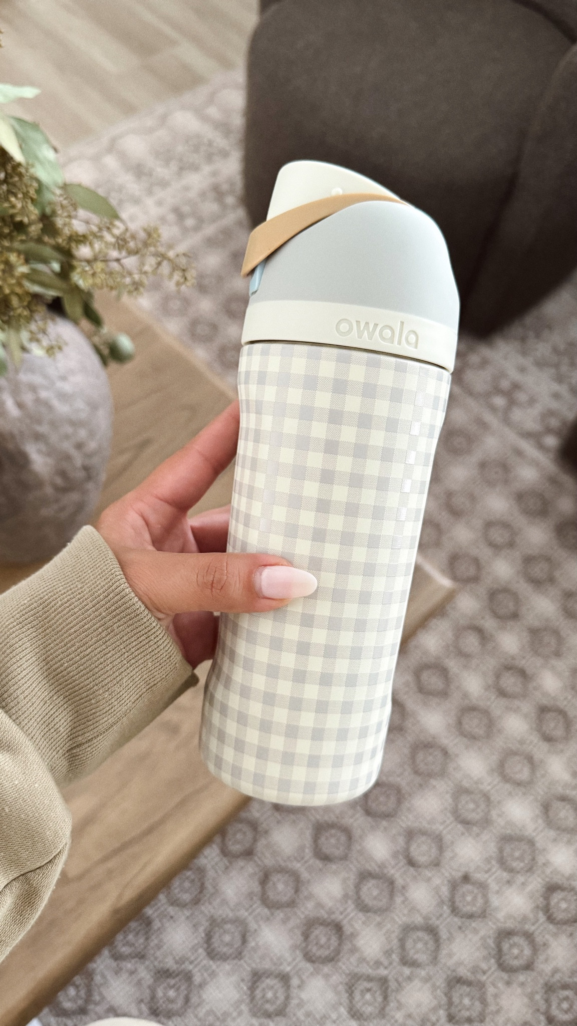 Name a cuter Owala 🥹 16 oz for the kiddos!
Got this for Brandon and the brown for Valentina 🤍 

#owala #kids #kidswaterbottle #hearthandhand #target #targetfind #newowala 

#LTKKids #LTKFamily #LTKHome