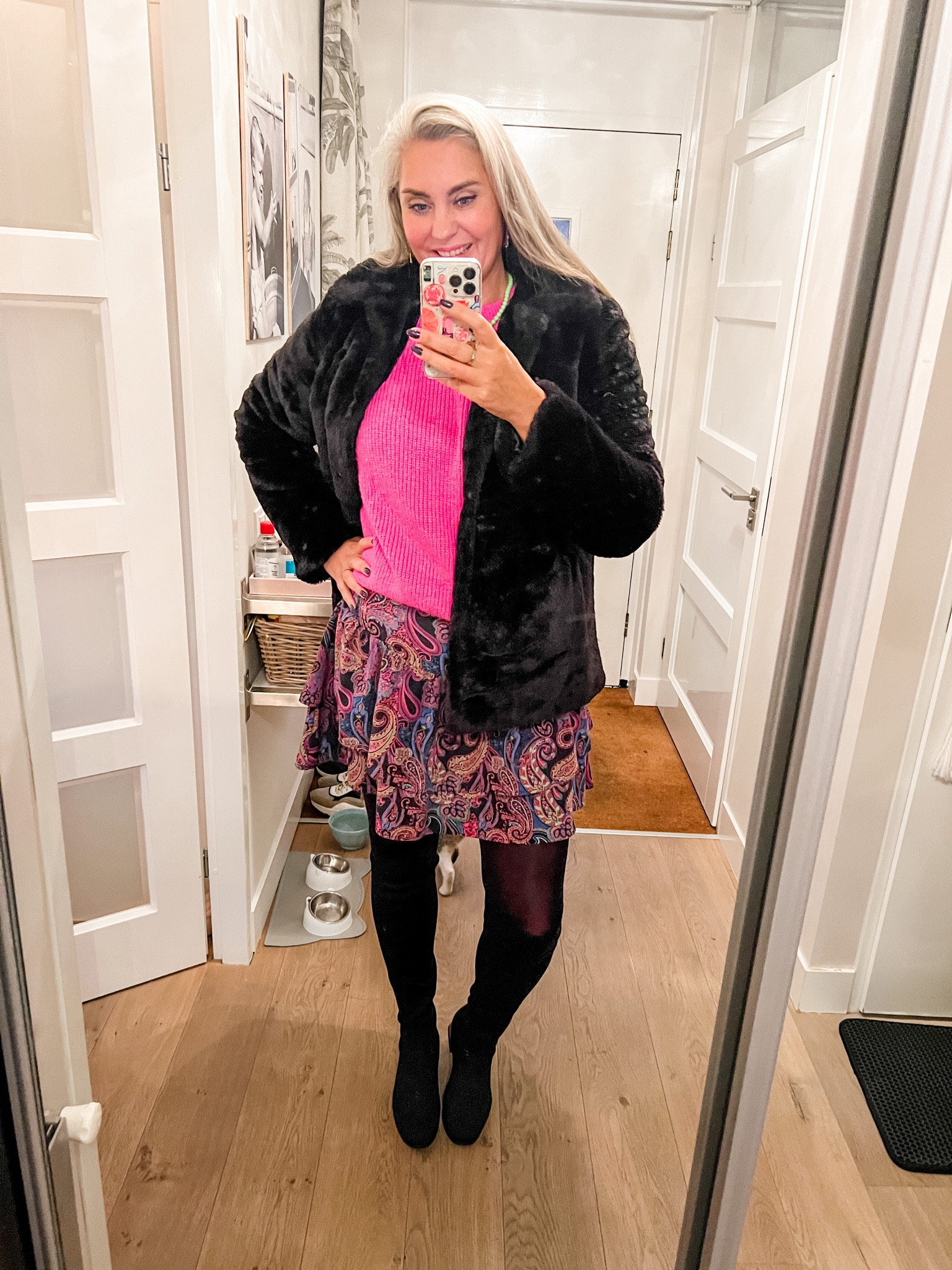 Ootd - Sunday night dinner either my cousins. Wearing a pink jumper (Tess V) paired with a ruched mini skirt (secondhand), black tights, over the knee boots from Vivaia and a tall specific faux fur jacket. 



#LTKnederlands #LTKautumn #LTKeurope