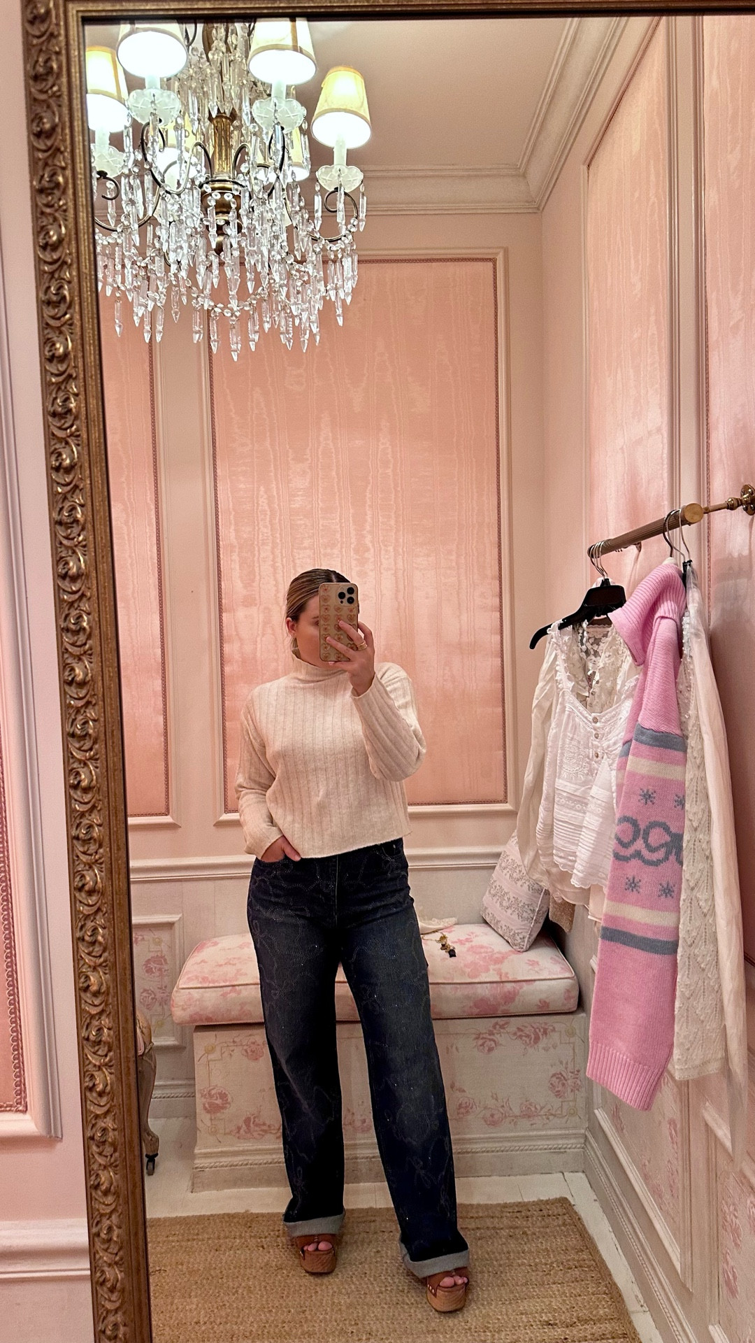 These jeans scream holiday✨ They’re so soft and stretchy but also so sparkly! 

#jeans #denim #loveshackfancy #holiday #christmas #holidayoutfit



#LTKHoliday #LTKSeasonal #LTKStyleTip