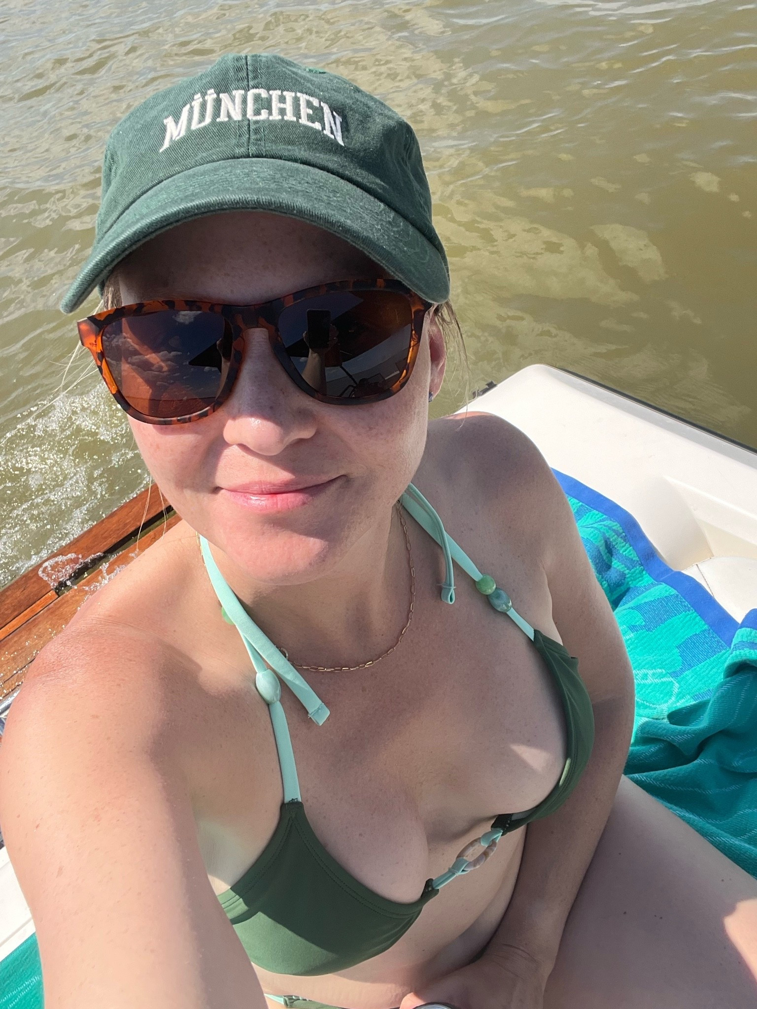 Boat dayzzz 🚤
Spent the first day of summer at the river soaking up some vitamin sea ☀️

#LTKSwim