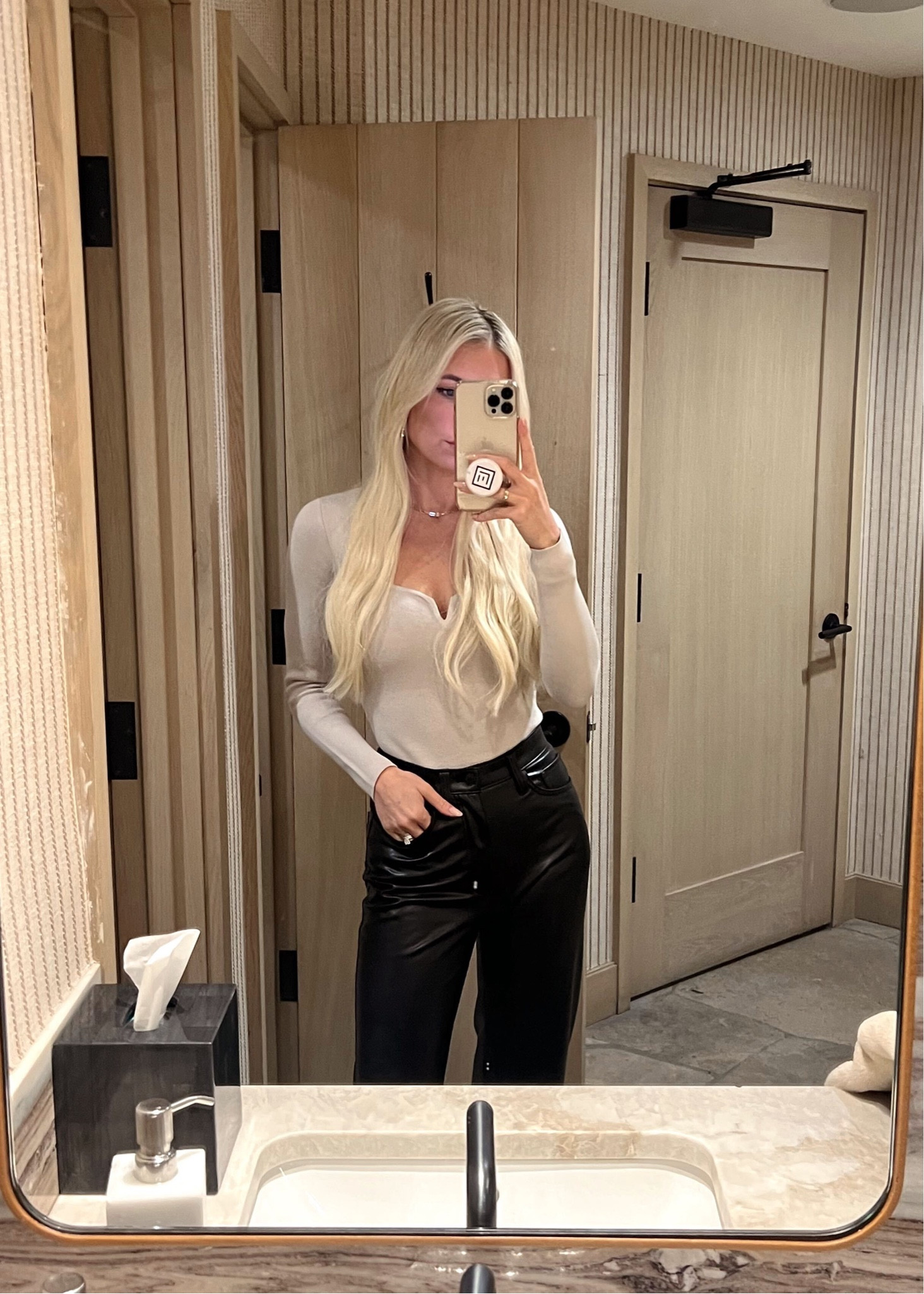 The perfect date night look for the winter season. I’m obsessed with these leather pants! 

#LTKstyletip