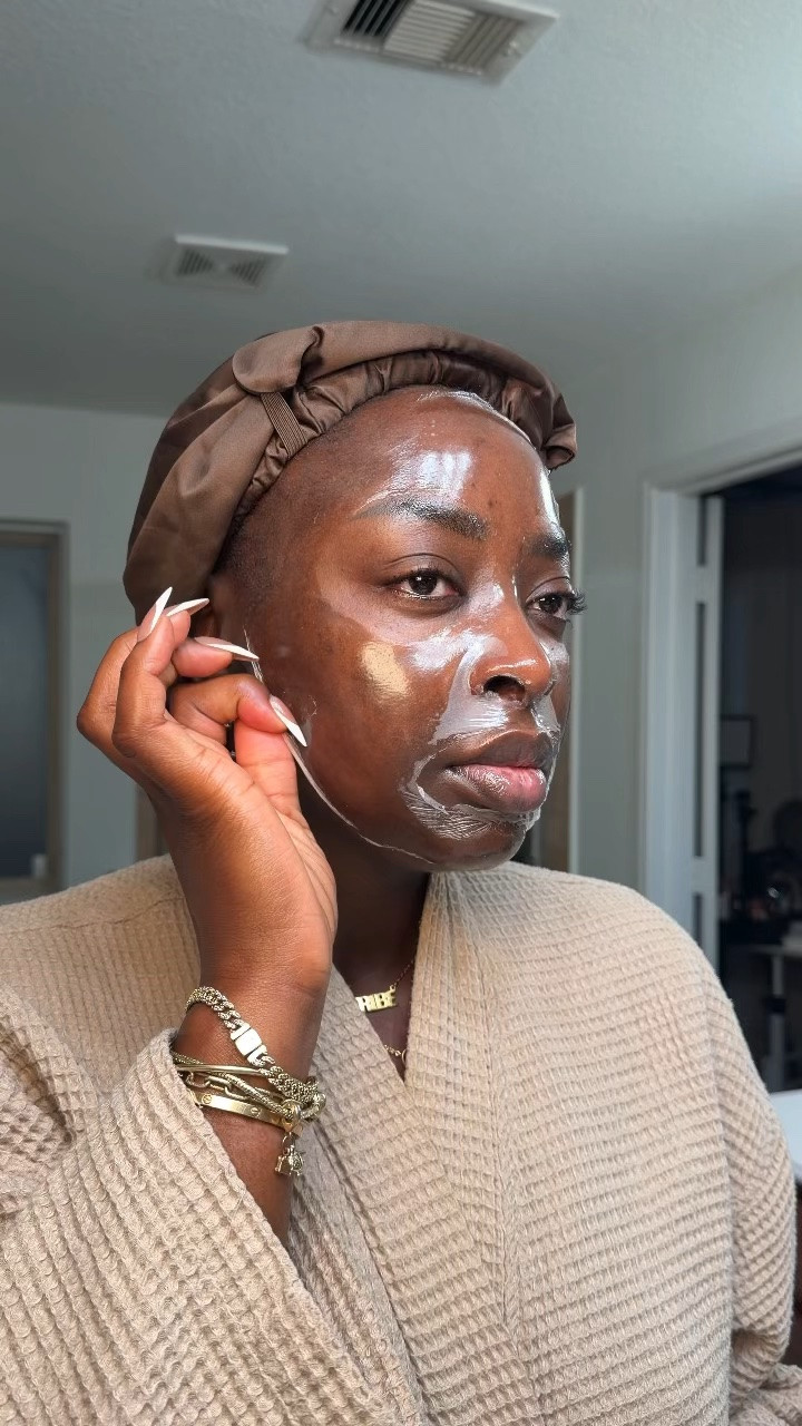 This collagen mask is so satisfying to remove! Let’s get into some morning skin care.