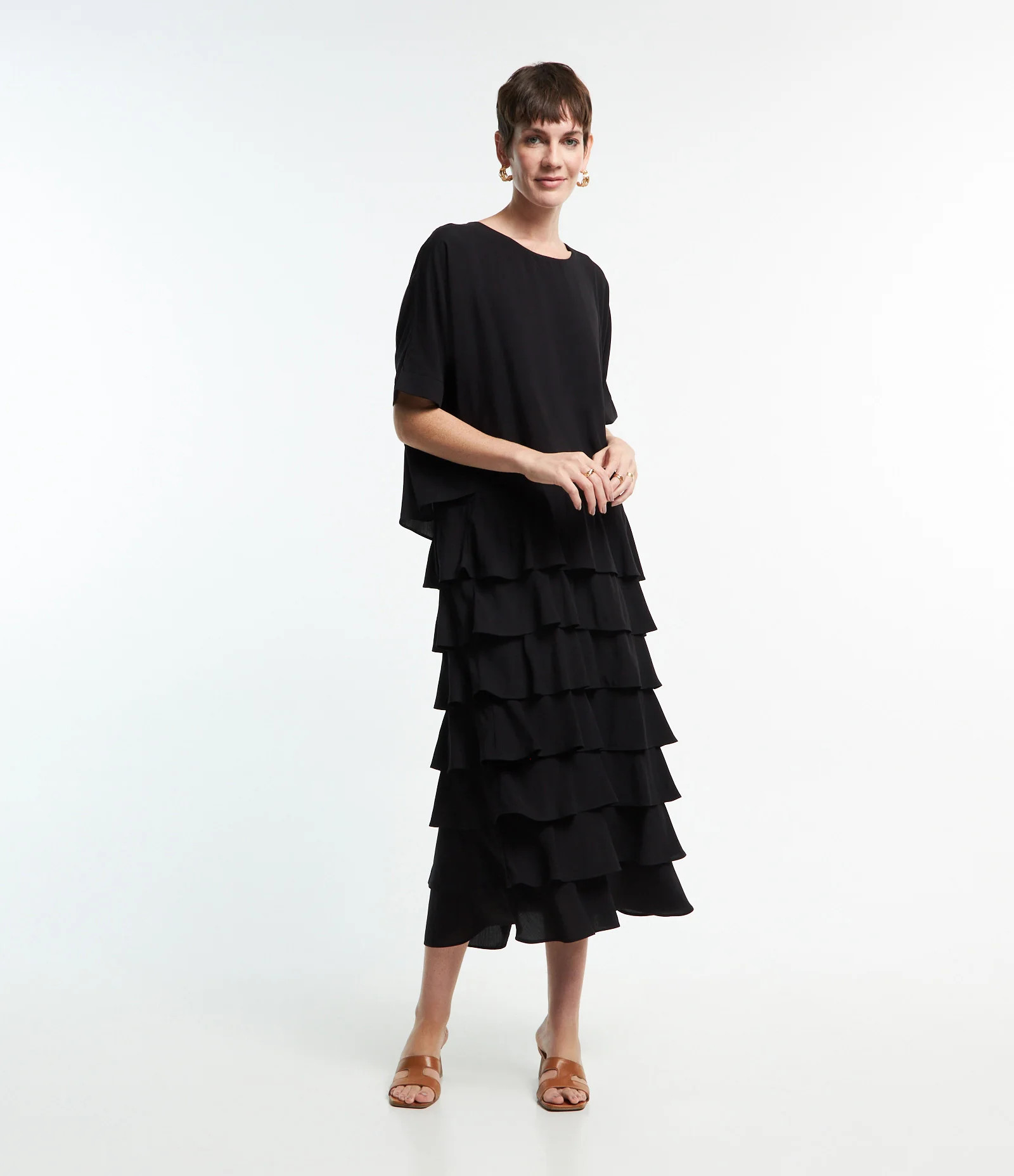 Vestido Longo Manga 3/4 em Voal com Babados Sobrepostos Preto | Renner (BR)