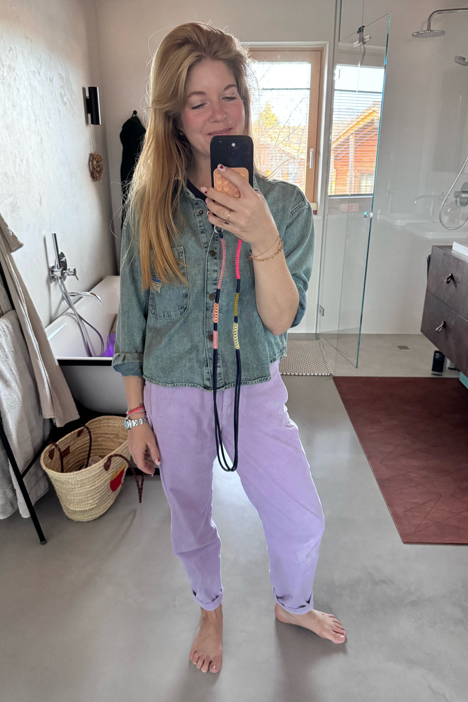 Ich trage Gr. 36 in der Cordhose. Bei P&C ist sie im Sale allerdings nicht mehr in allen Größen vorhanden und in den anderen Store ist sie leider nicht reduziert 

#LTKsale #LTKFashionMonth