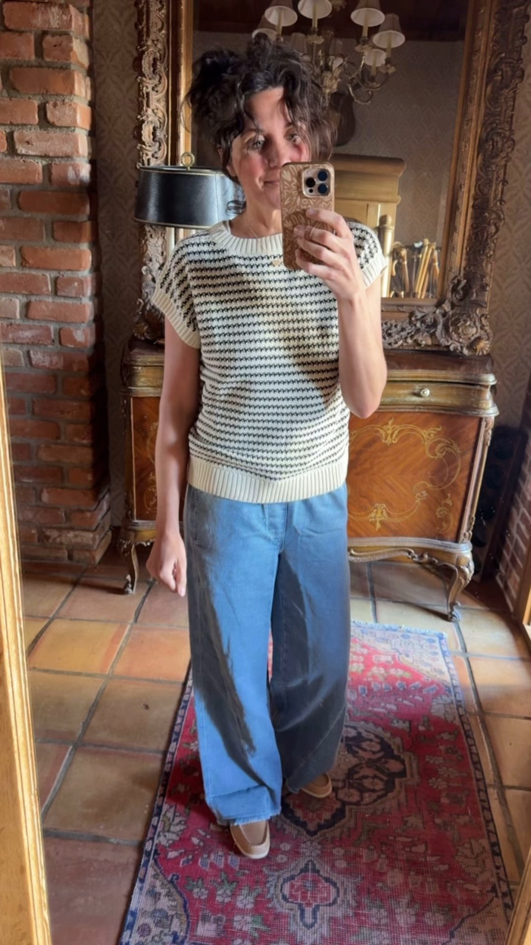 In love with these sweater tops that are limited time deal and these 40% off jeans! 🤩🤩 wearing small in top and xs in jeans …5’8” for reference 