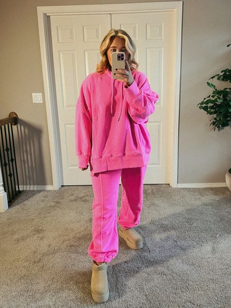 Hot pink sweat suit! I’m wearing a size large in the hoodie and an extra large in the sweat pants. The hoodie does run oversized. 

💘💅💗🎀

As always, thank you for shopping my links!

#LTKmidsize #LTKfindsunder100 #LTKSeasonal