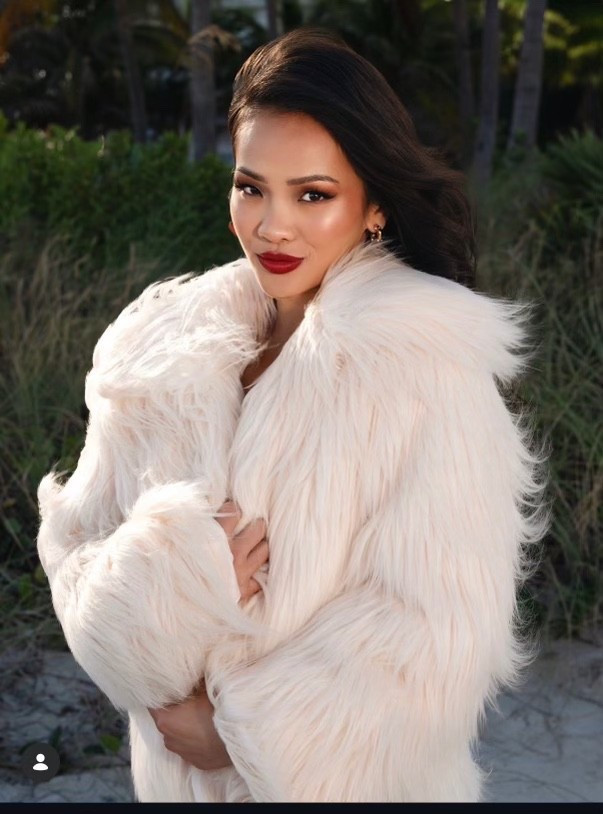 This faux fur coat is actually perfect!!

fashion, trendy fashion, winter fashion, trendy winter fashion, for love and lemons, revolve, miami fashion, fur coat, faux fur coat, petite fashion, women’s winter fashion, photoshoot

#LTKootd #LTKSeasonal #LTKPetite