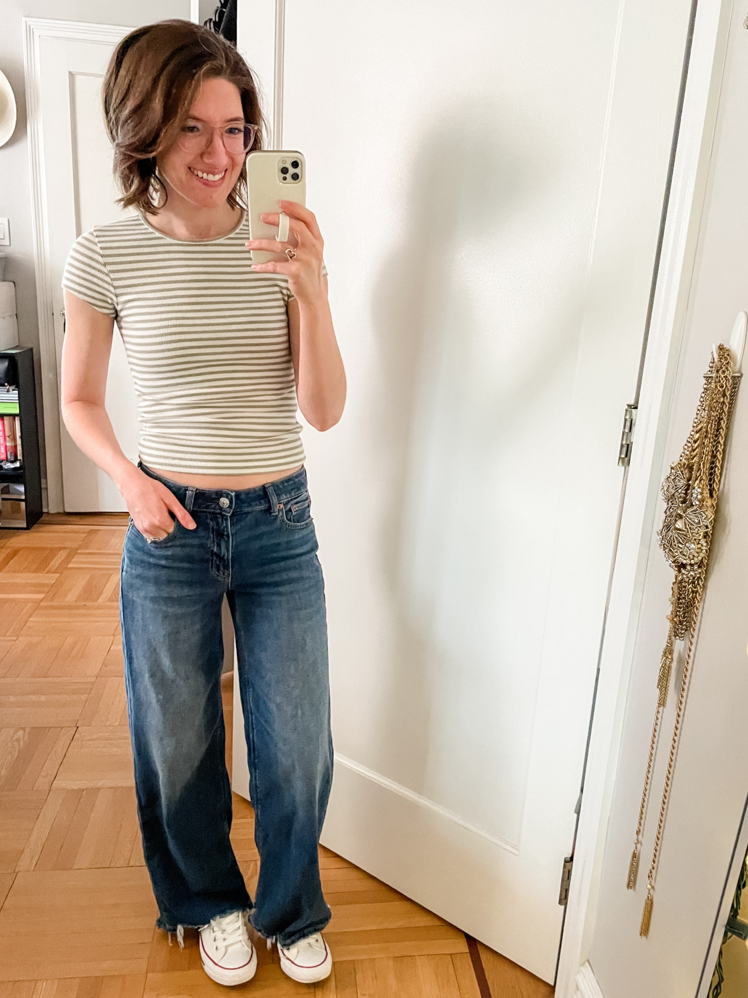 Baby tee: runs fitted. Wearing xs
Jeans: runs big, size down. Wearing the short length and they’re just a tad too short. I’m 5’3” with short legs 


#LTKTravel #LTKFindsUnder100 #LTKSummerSales