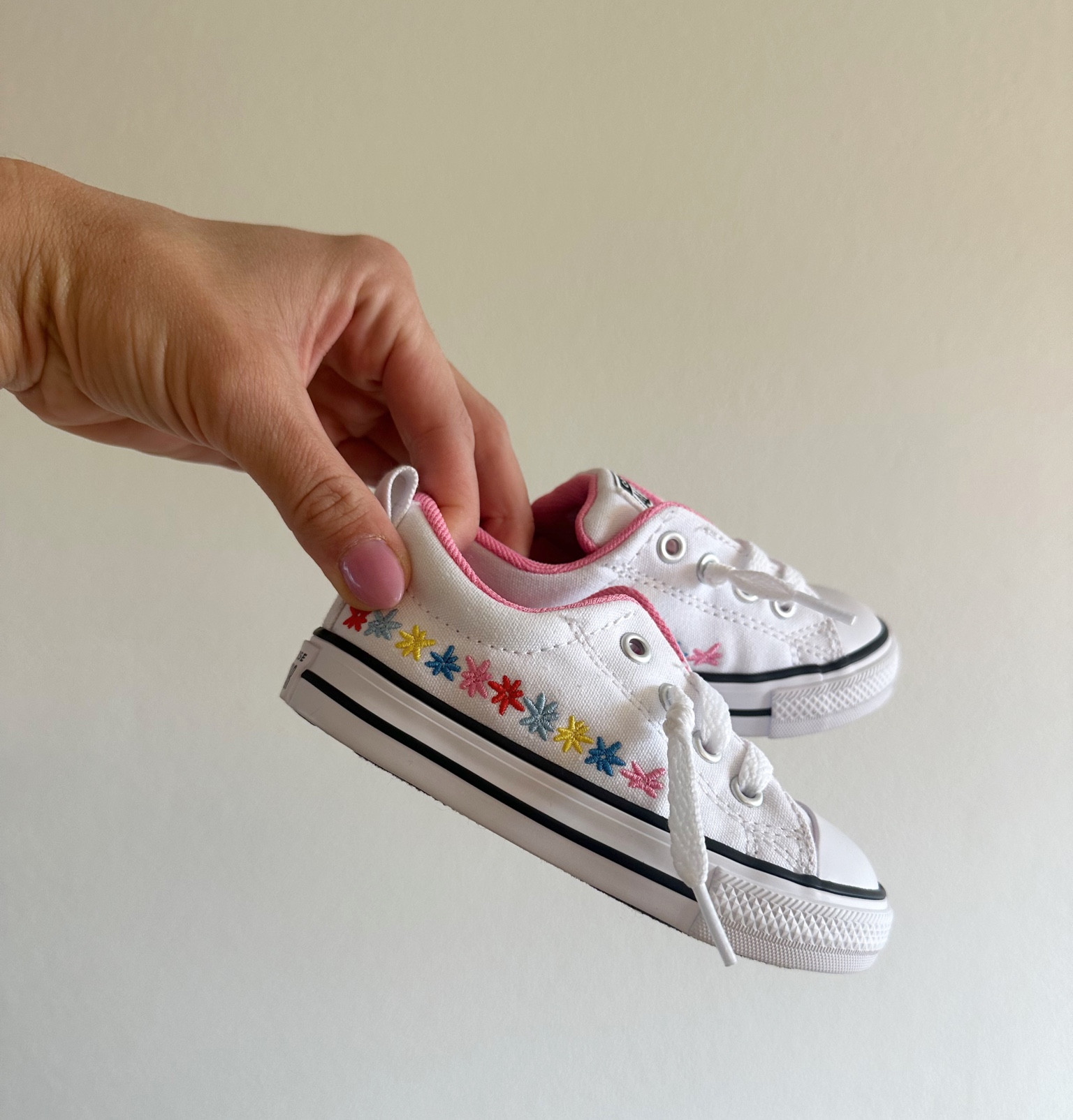 The cutest toddler shoes 🌸🌼