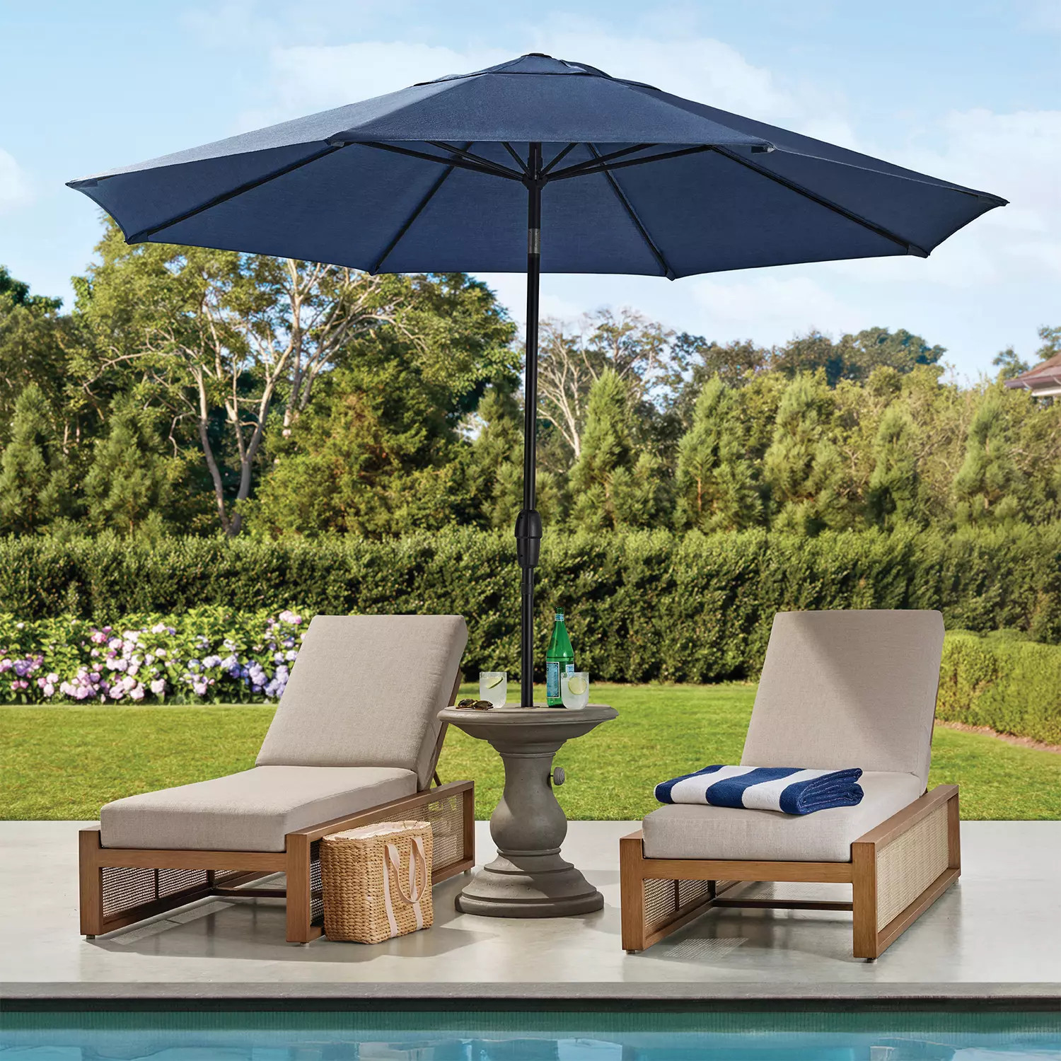 Member's Mark 22" Classic Outdoor Patio Bistro Umbrella Table | Sam's Club