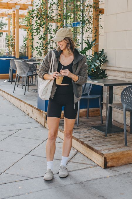 Things we love: functional workout gear that can take you from a run to a coffee run.💪Wearing size XS in top + small shorts, small in Sherpa jacket. This one is nearly sold out so I linked a few other Vuori options that look equally warm and cozy (and cute!). 