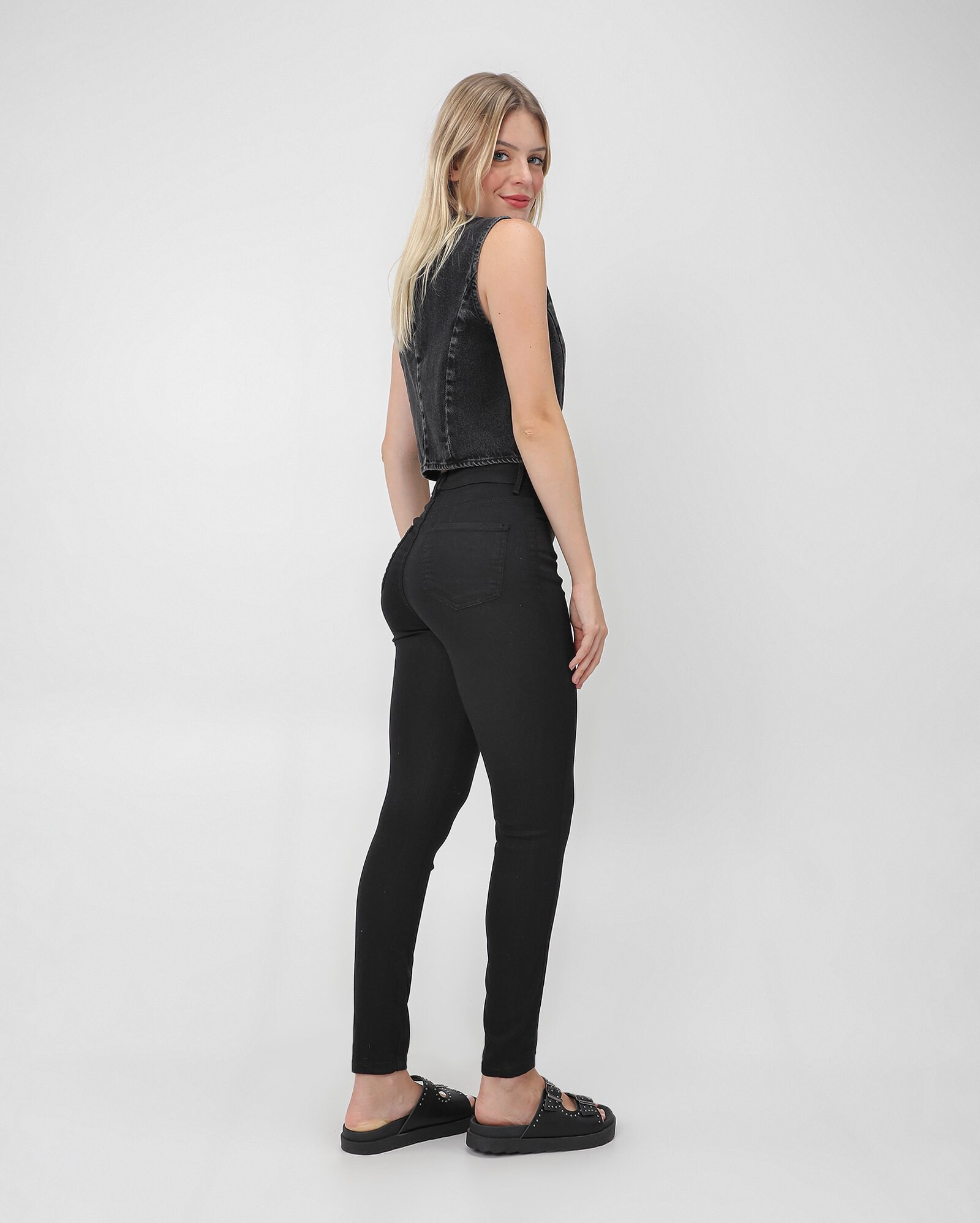 Calça black jeans feminina com bolsos skinny | Pool by Riachuelo | Riachuelo (BR)
