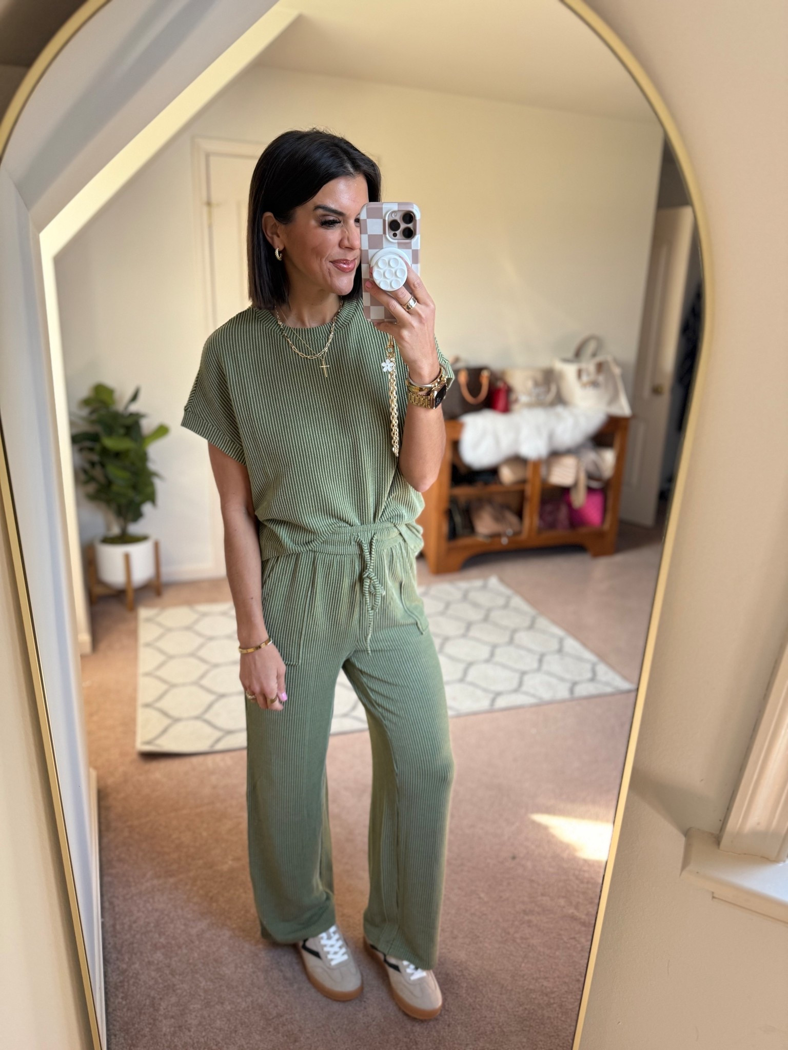 Size small in set sneakers tts

#LTKSeasonal