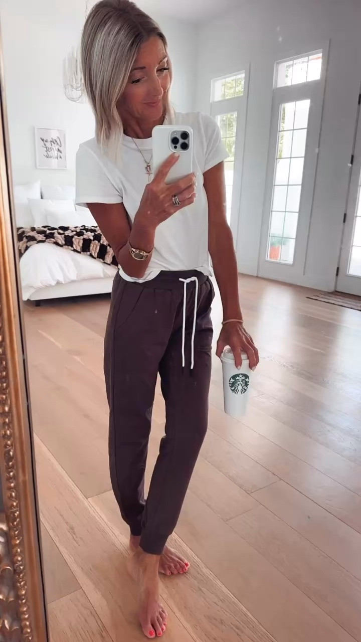Cozy joggers !!!!

#LTKdayinmylife #LTKBeauty #LTKootd
