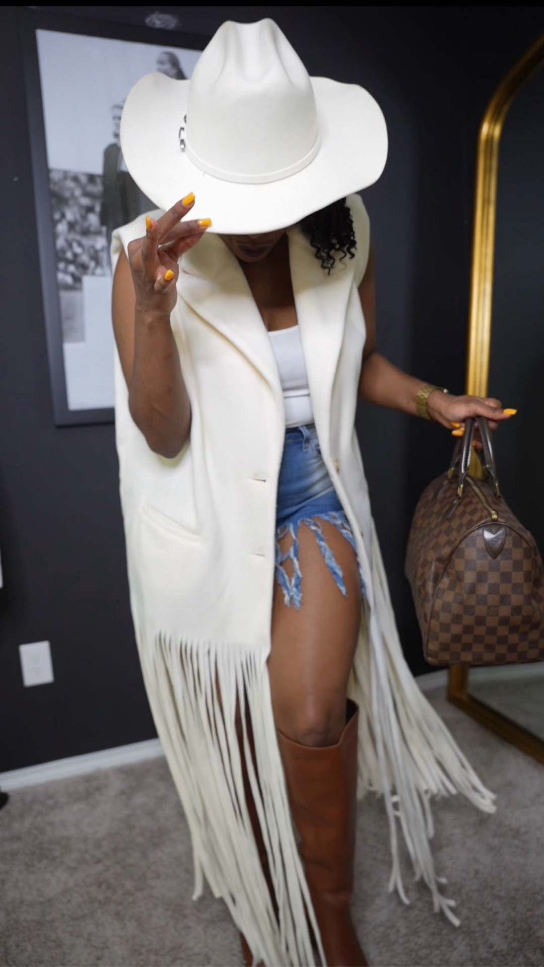 Be honest… did I do the western theme right? 🤠👇🏽...….Like, Follow, Share

🧥 + 🩳: @sheinofficial 
🤠: @americanhatmakers 
👢: @hm 
👜: @louisvuitton 
👚: @amazon 


#WhatIWore 
#SincerelyGerine
#TheLookStrategist