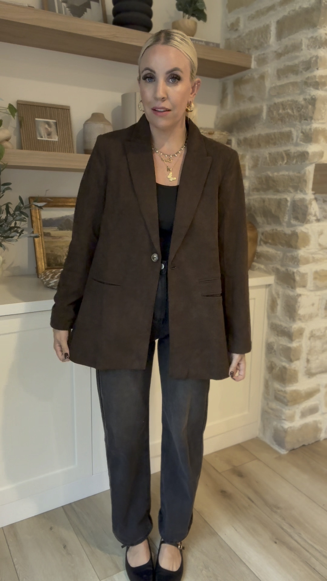 How cute is this boyfriend blazer from Amazon?! It looks so similar to one I’ve been eyeing at aritzia! This is a size medium! 

#LTKFindsUnder50 #LTKStyleTip #LTKFindsUnder100