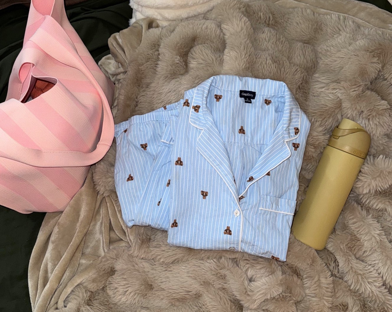 Can’t stop buying pajama sets😬🧸

#pajamas #gap #lounge #loungerwear #pjs

#LTKselfcare #LTKootd #LTKSeasonal