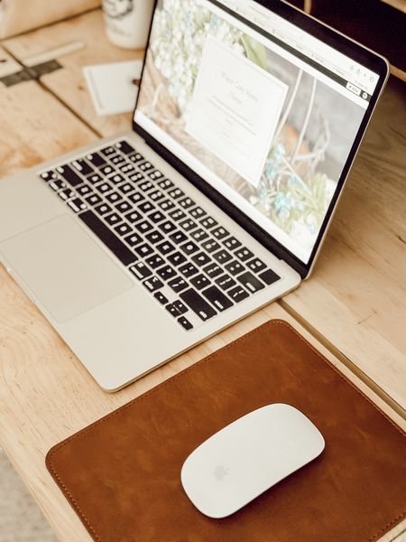 Classic mouse pad in brown faux leather.

#LTKitbag #LTKhome #LTKfindsunder50
