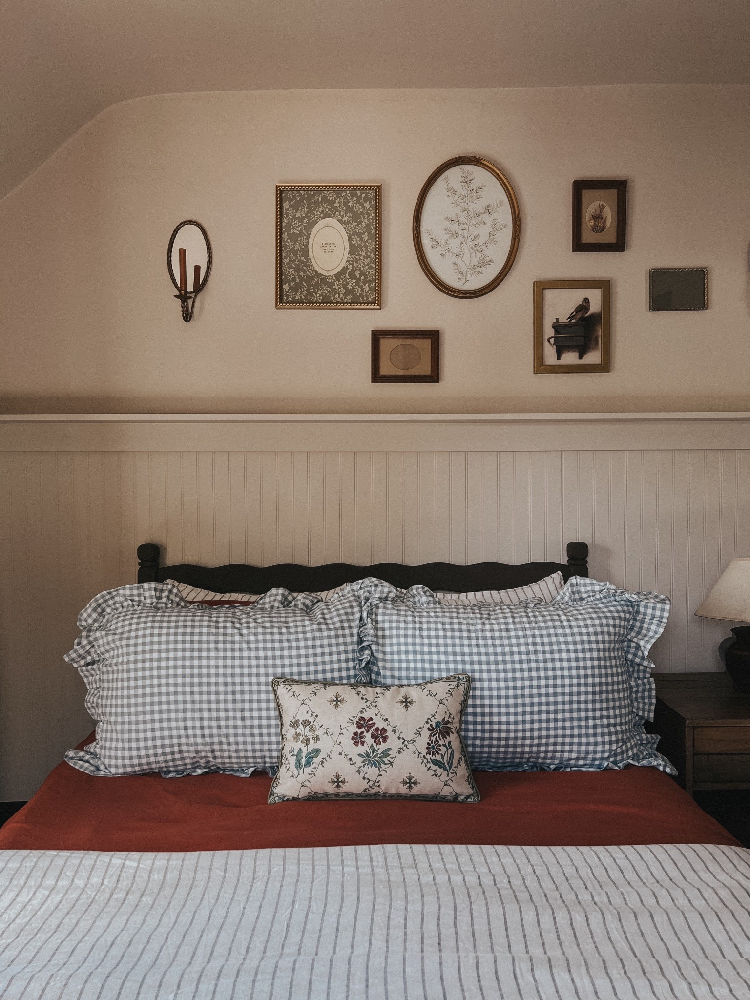 Cozy cottage core guest room

#LTKHome