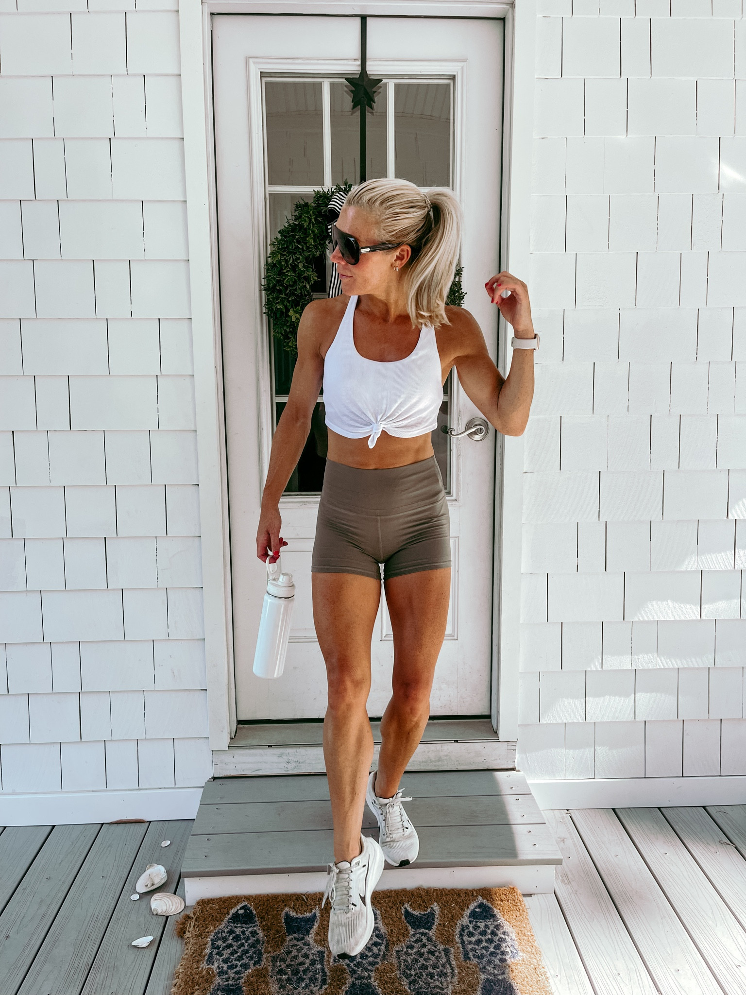 Alo sports bra tank
Lululemon align shorts
Nike sneakers
Quay sunglasses