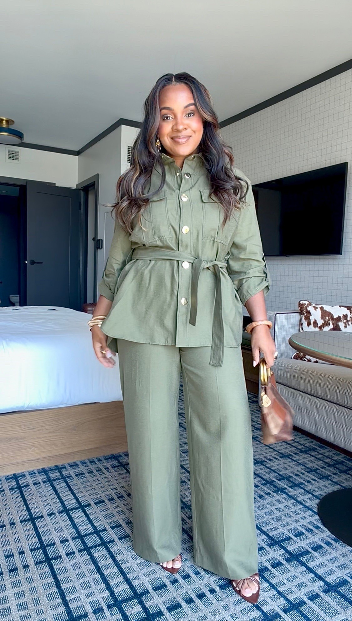 Such a gorgeous olive set for fall! Zara finally came through with an outfit that works for my body type! 👏🏾

#LTKgrwm #LTKCon #LTKMidsize