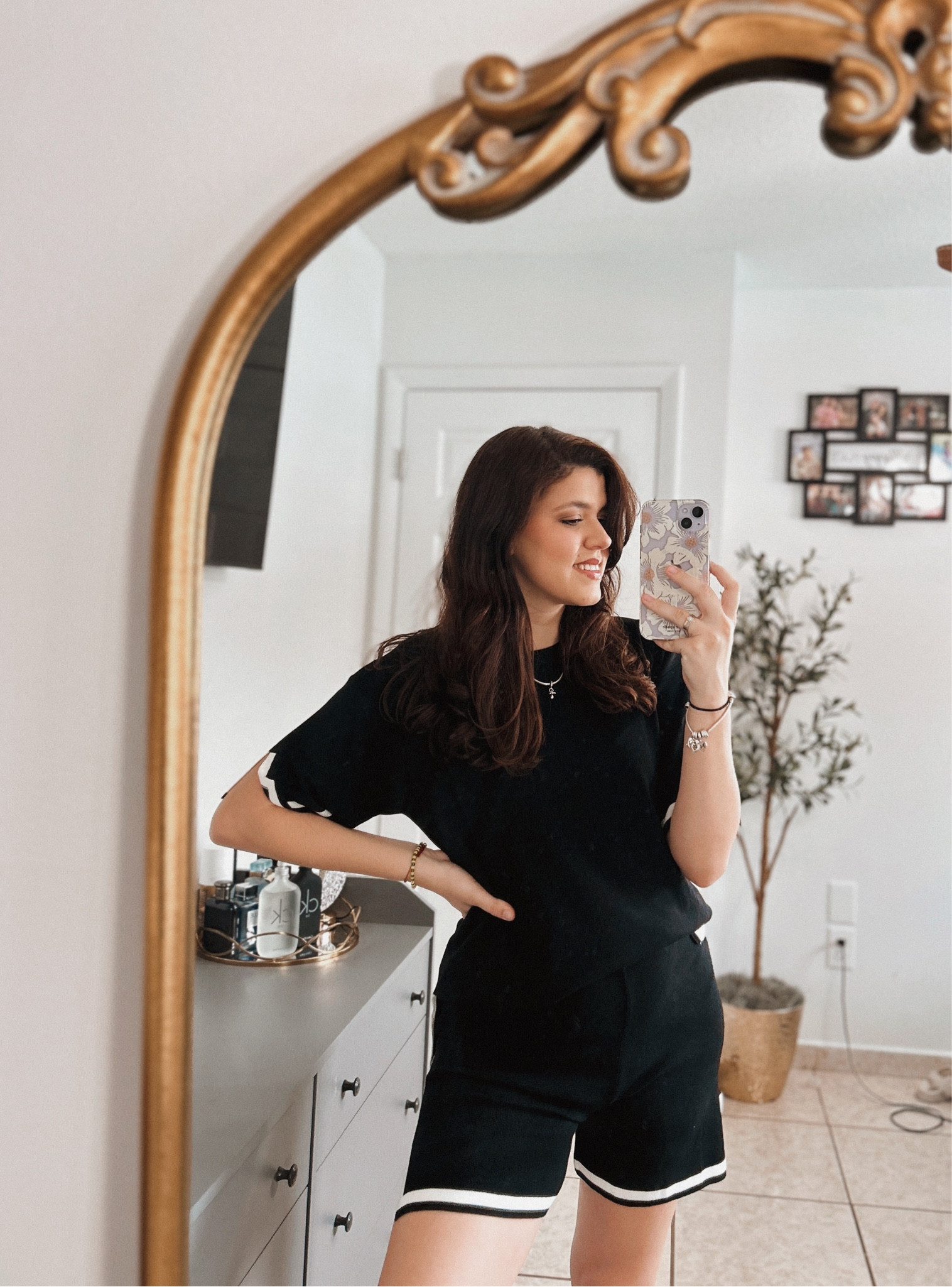 Set perfect #amazonfinds

#LTKbeauty #LTKstyletip #LTKfindsunder100