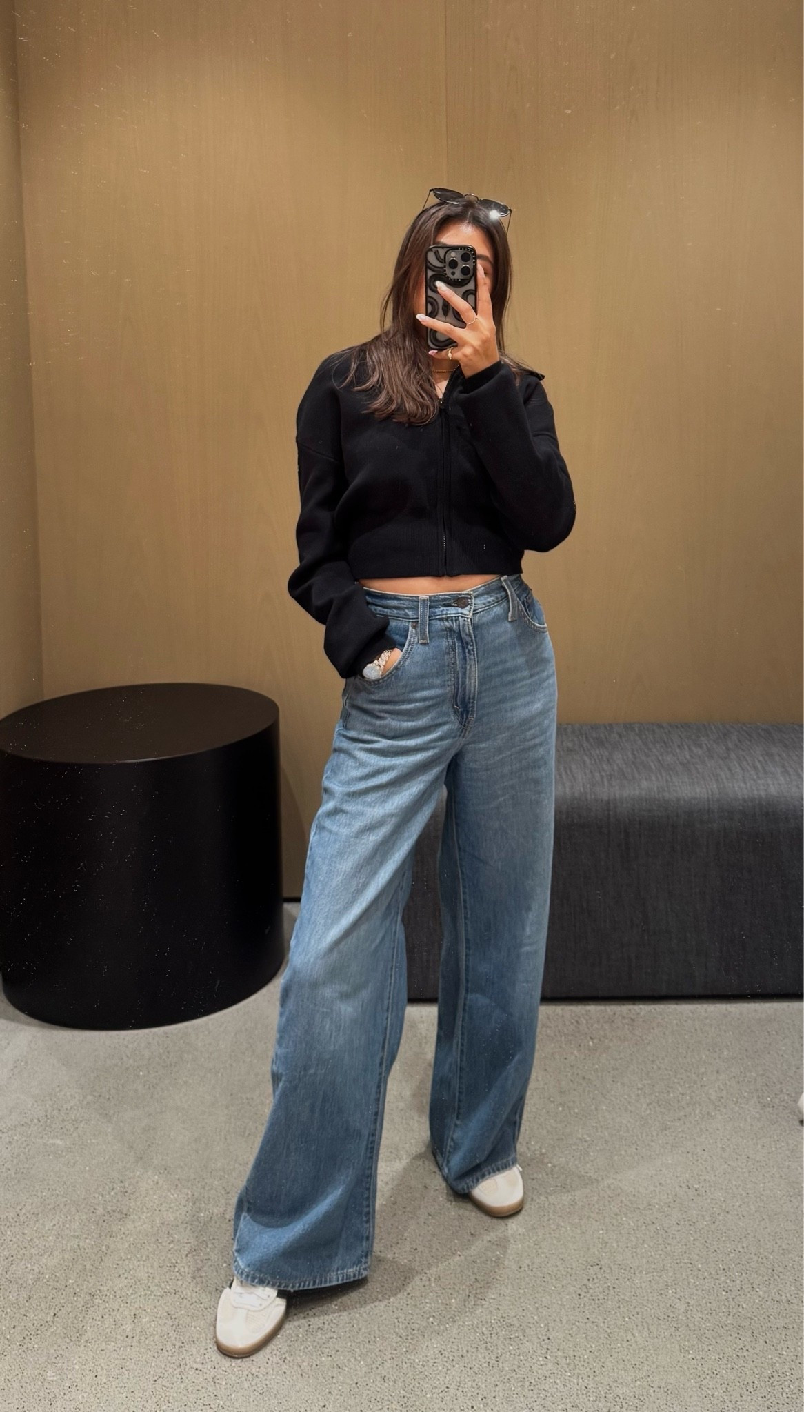 My comfy and cute outfit for the day! ✨🖤 Scroll to find links :)

#baggyjeans #blacksweater #levis #ALO

#LTKootd #LTKSaleAlert #LTKU