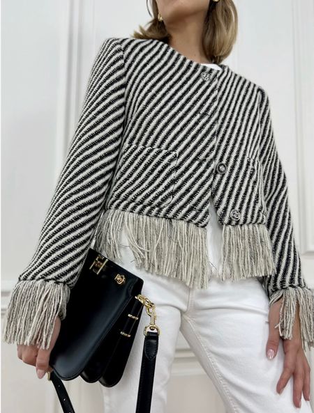 Adore this fringed jacket with cream jeans for an elevated minimalist look. 

#LTKstyletip #LTKHoliday #LTKworkwear