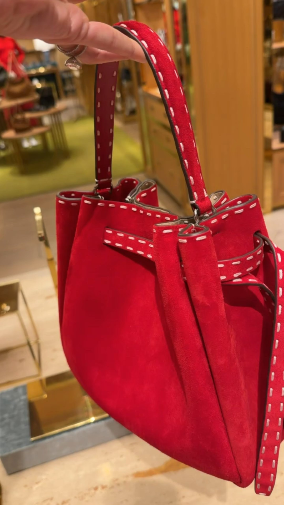 Tory Burch bucket bag, Valentine’s Day gift, trendy purse, handbag, must have accessories, Annabrstyle

#LTKValentine #LTKOver40 #LTKSeasonal