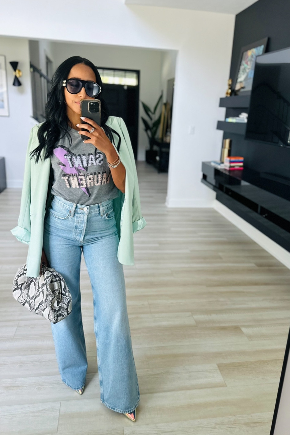 What I’ve been wearing lately: AGOLDE Dame jeans no cuff…my newest obsession! These are the perfect elevated jean for work and beyond. #denim #agolde

#LTKShoeCrush #LTKItBag #LTKStyleTip