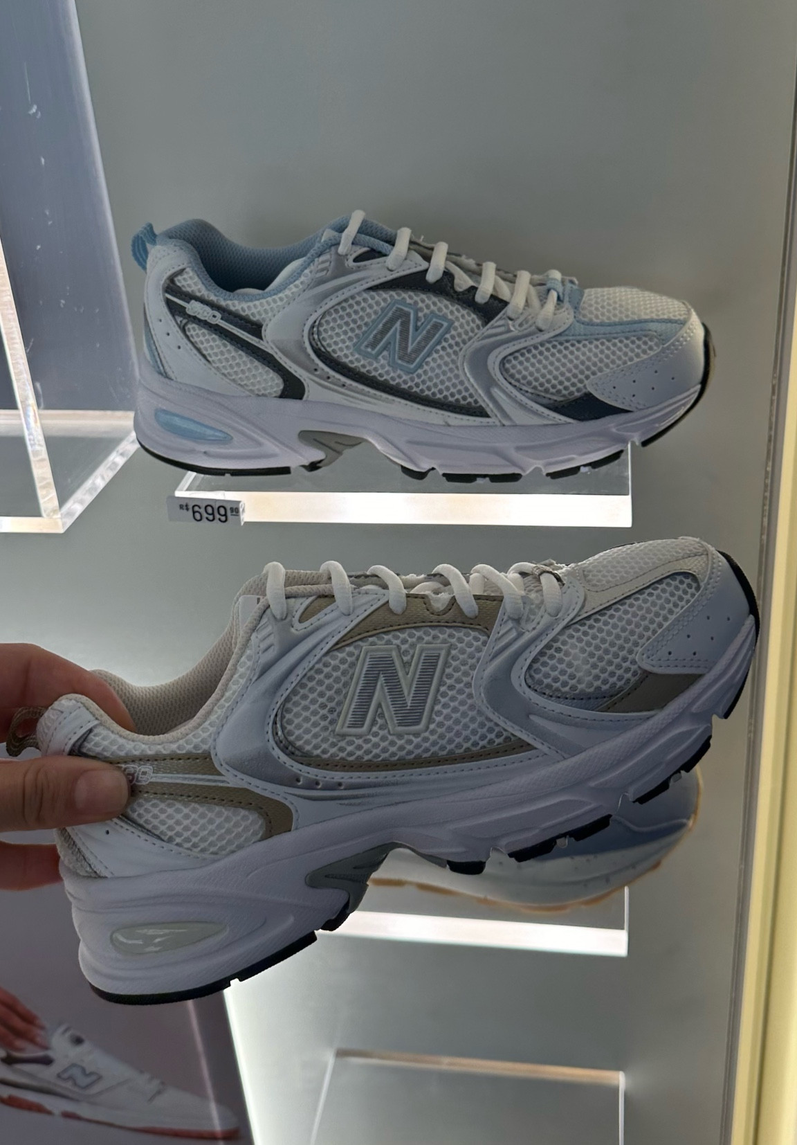 Um dos meus modelos preferidos
Fica lindo para montar um look legal de academia
Não aconselho a treinar membros inferiores com nenhum tênis que não tenha solado reto, mas esse vai super bem num dia de membros superiores

além do que, ENTREGA TUDOOO num look casual 🥰