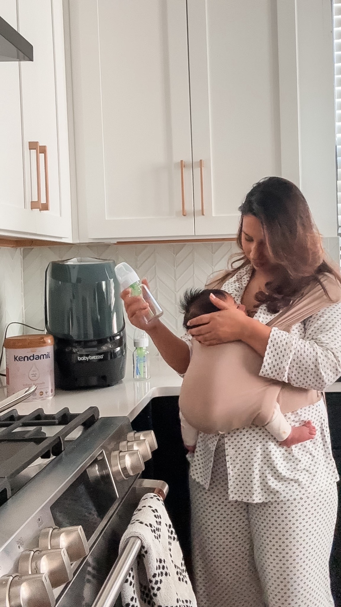 #AD I'm still exhausted and there are still 11 things in my sink at 3am. That's just what feeding a newborn actually looks like. Having a system that works behind the scenes has made this stage so much more manageable than the first time. Here's what we're using right now! #BabyBrezza #TargetPartner #MyDrBrownsBaby #HappyFeeding #EveryFeedYourWay #ComboFeeding #KendamilPartner @babybrezza @Target @drbrowns @kendamil.usa