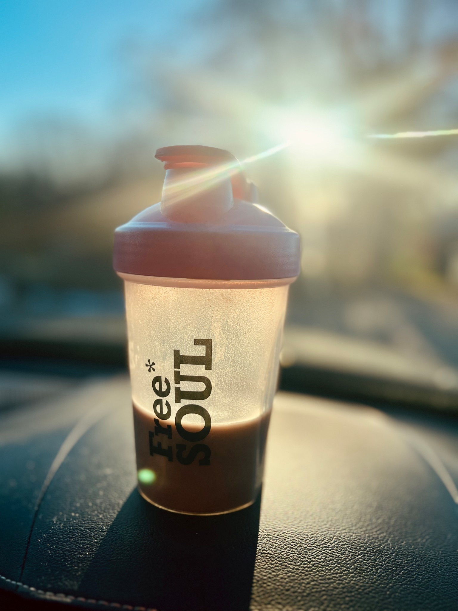 ✨ New year, same me… just slightly more organised ✨

Starting the year slow, cosy and realistic 🤍
My mornings = Free Soul chocolate protein (because it actually tastes like chocolate, not regret 😅) + my fave matching cup that makes me feel like I’ve got my life together.

Small habits, comfy vibes, and doing what works for me this year 🤎
Everything I’m using is linked on my LTK 💫

#NewYearVibes #FreeSoulProtein #HealthyHabits #LTKWellness #CosyMorning #ProteinRoutine #RealLifeWellness

#LTKfitness #LTKbeauty #LTKuk