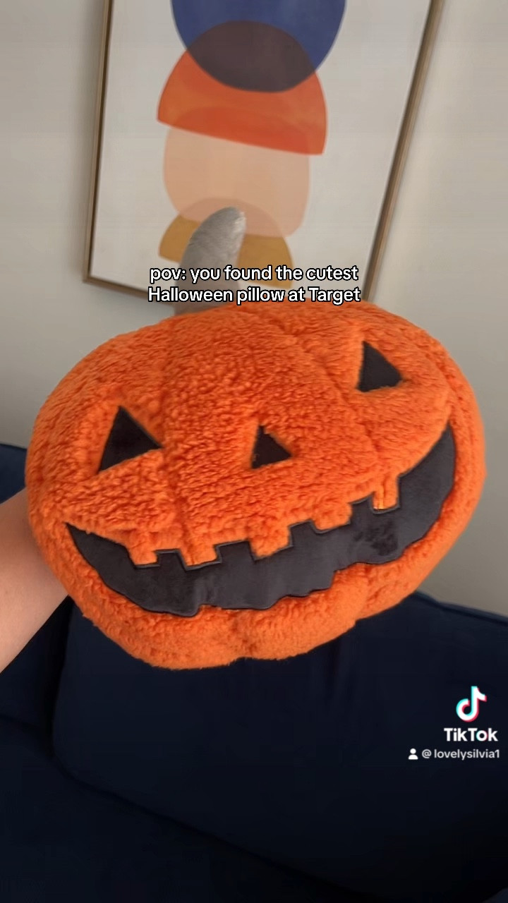 The cutest Halloween pillow only $10!

Halloween decor, halloween pillow, halloween home decor, halloween decor, jack o lantern, pumpkin pillow

#LTKfindsunder50 #LTKSeasonal #LTKhome