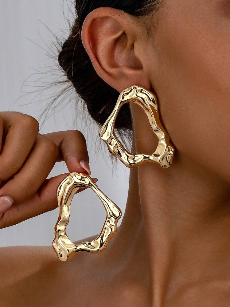 1 Pair Of European & American Geometric Asymmetrical Hollow Stud Earrings | SHEIN