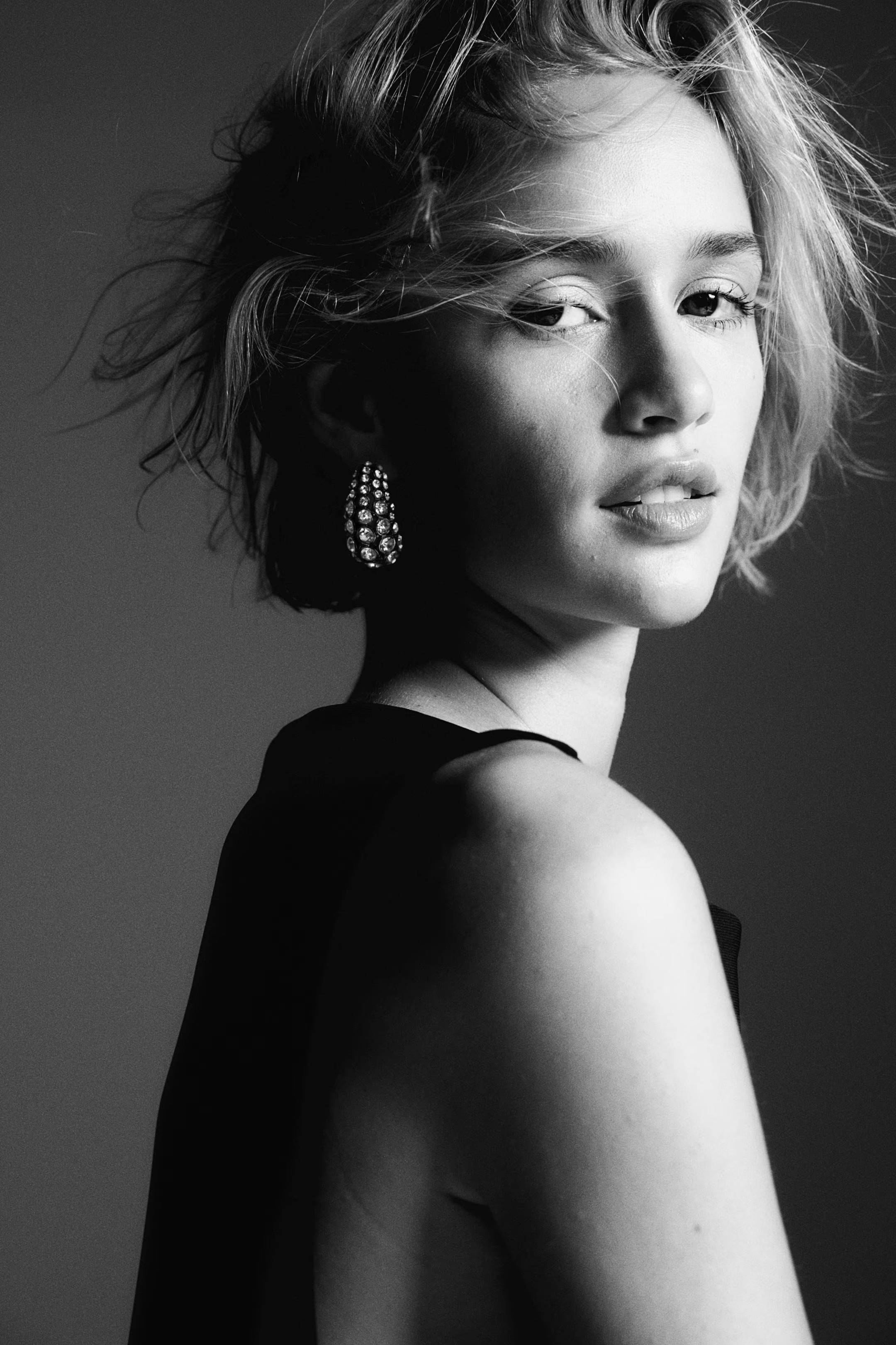 Rhinestone-Embellished Dome Earrings - Silver-colored - Ladies | H&M CA | H&M (US + CA)