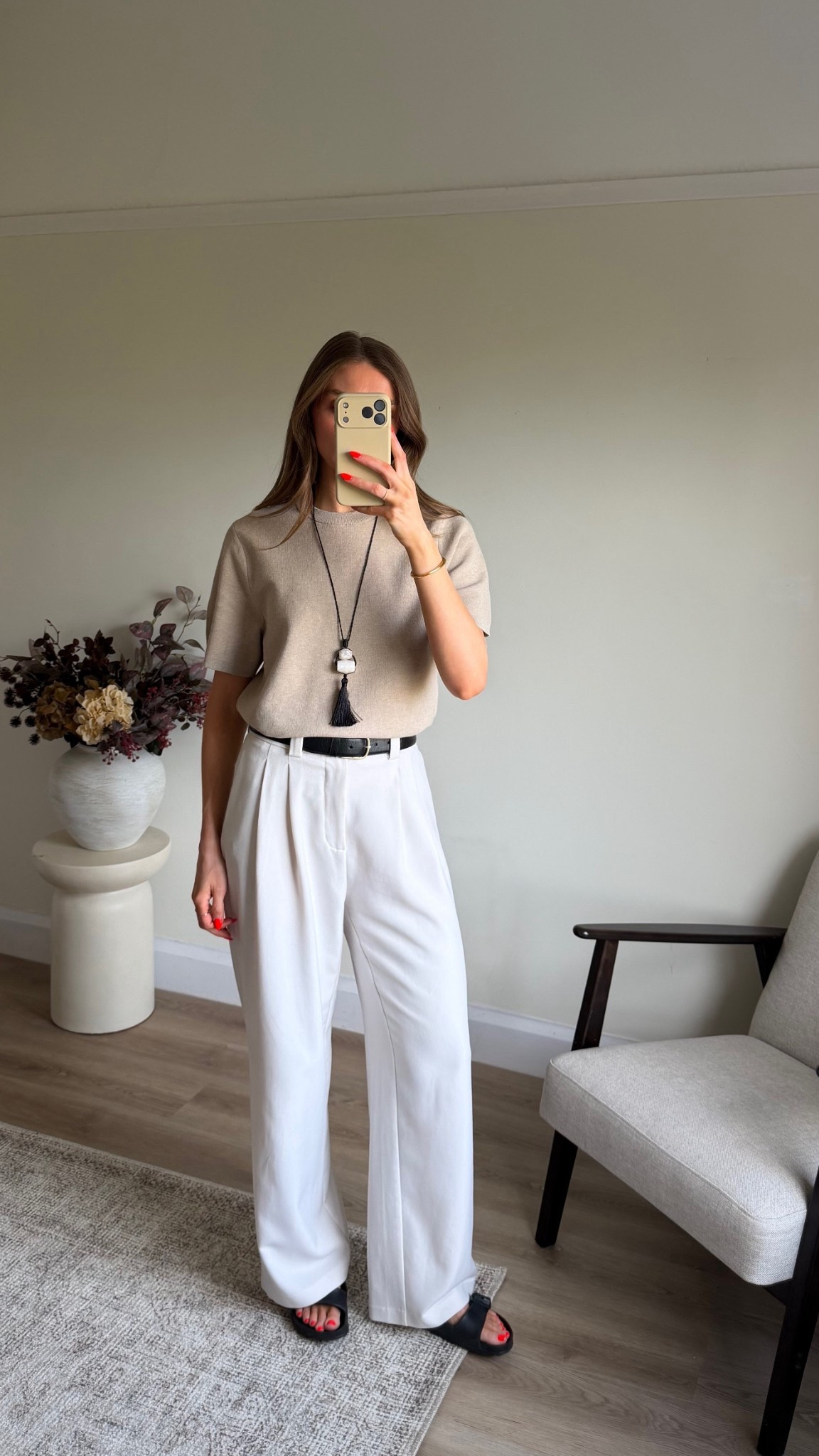 Outfit of the day
XS in the Uniqlo top
M&S necklace
Toteme leather belt
Birkenstock sandals
Really old Stradivarius trousers
Similar linked 



#LTKspring #LTKsummer #LTKuk