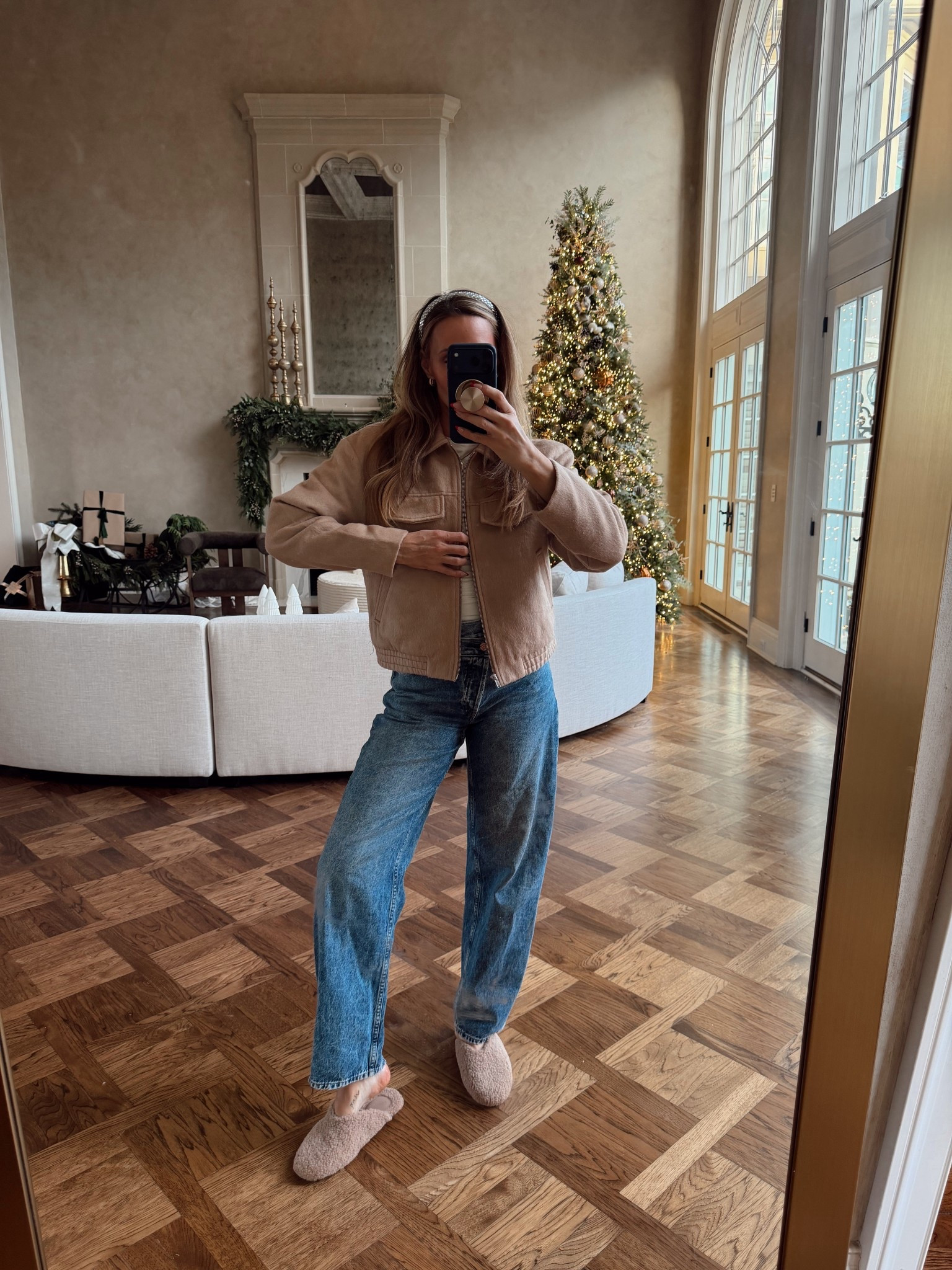 Obsessed is an understatement — this structured bomber jacket is perfect for dressing up or keeping it casual!🤎🤍 🐻

#LTKFindsUnder50 #LTKSeasonal #LTKootd