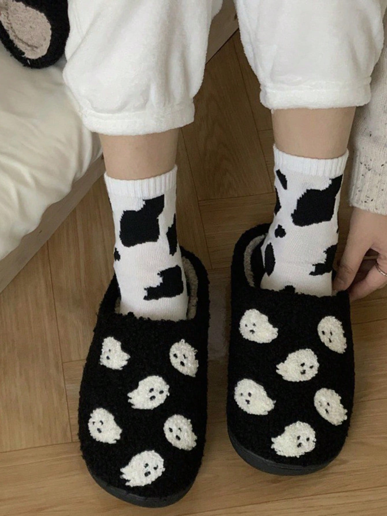 New Halloween Ghost, Pumpkin, Cobweb, Lollipop Cartoon Plush Slippers, Warm Indoor Couples Winter... | SHEIN