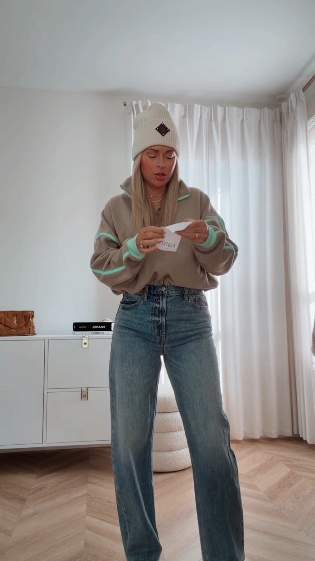 Trying on jeans so you don’t have to! These jeans are on sale this weekend! 
I did all my tts and they’re perfect! Soft, flattering and great to build off of. 

Jeans. Denim. Review. Dark wash. Dark wash denim. 

#LTKSeasonal #LTKSaleAlert #LTKootd