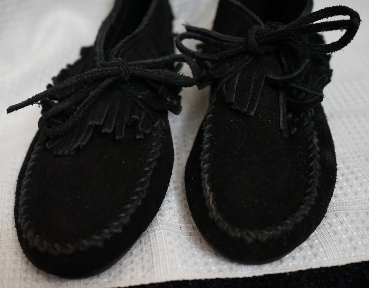Minnetonka women's size 8 black suede moccasins | eBay US