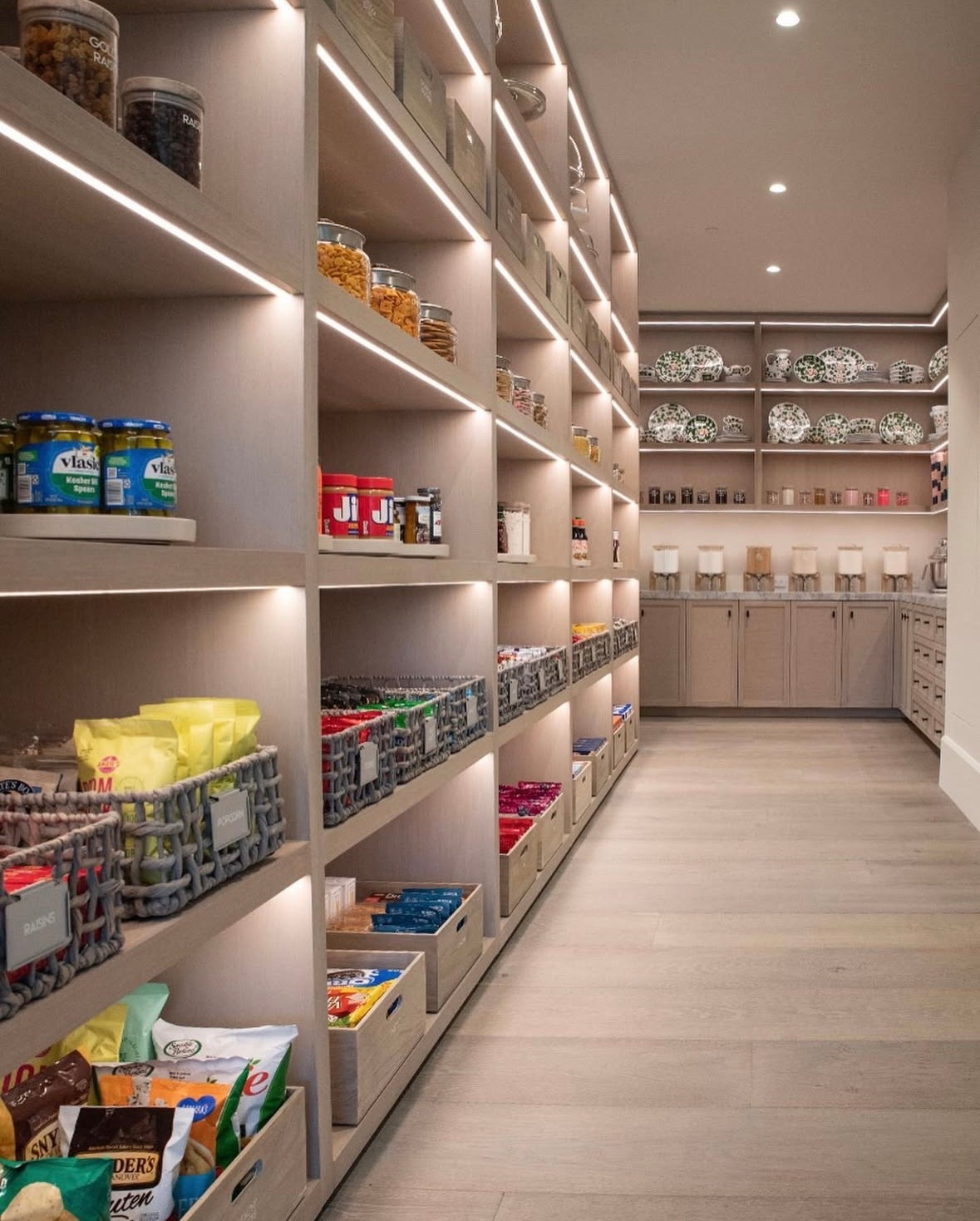 KHLOE KARDASHIAN Pantry Tour organizational must-haves!

the home edit, the container store, clear storage bins, wooden boxes, glass dispenserrs

#LTKStyleTip #LTKSaleAlert #LTKHome