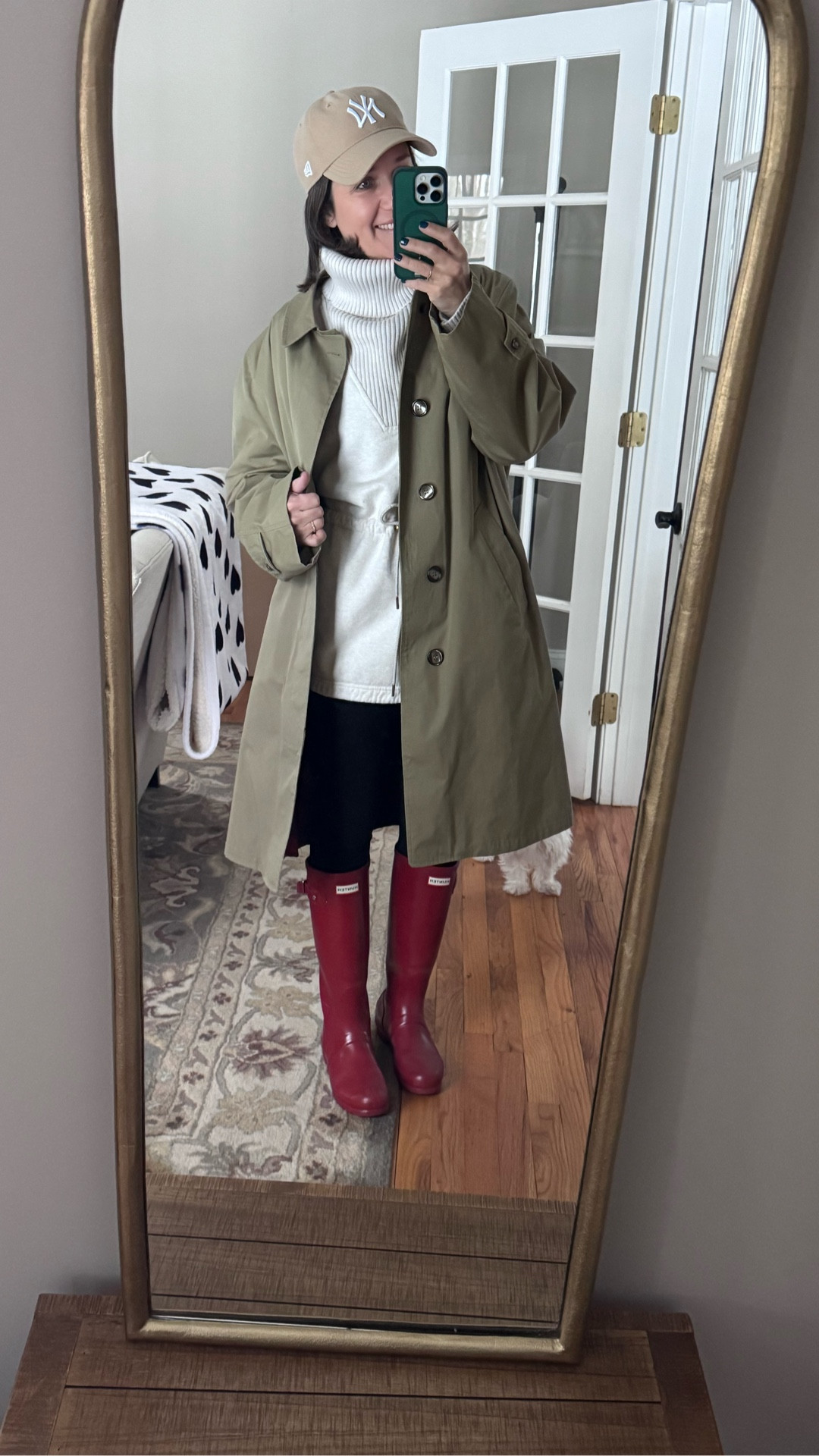 what to wear on a rainy cool day ~ in a vintage trench coat, Varley sweatshirt, Lululemon leggings and red Hunter boots. ❤️

#LTKdayinmylife #LTKSeasonal #LTKOver40
